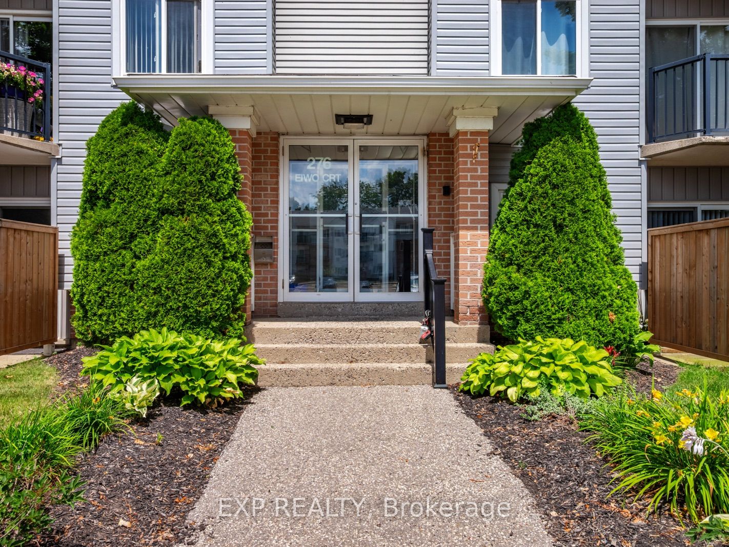 276 Eiwo Court 301, Waterloo, ON N2K 3M6 photo 4