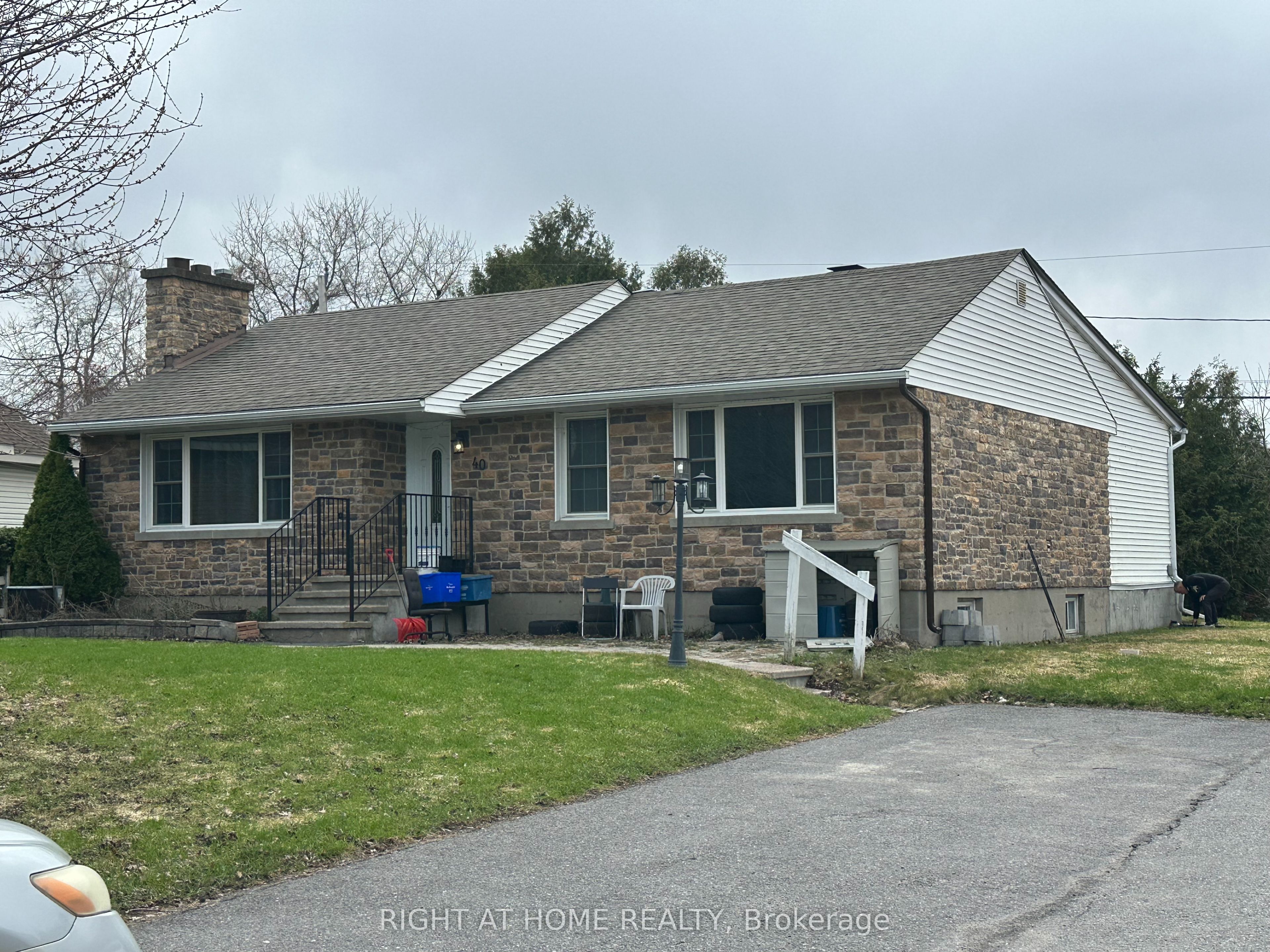40 W Gilbey Drive Lower Unit, Cityview - Parkwoods Hills - Rideau Shore, ON K2E 5S6 photo 3