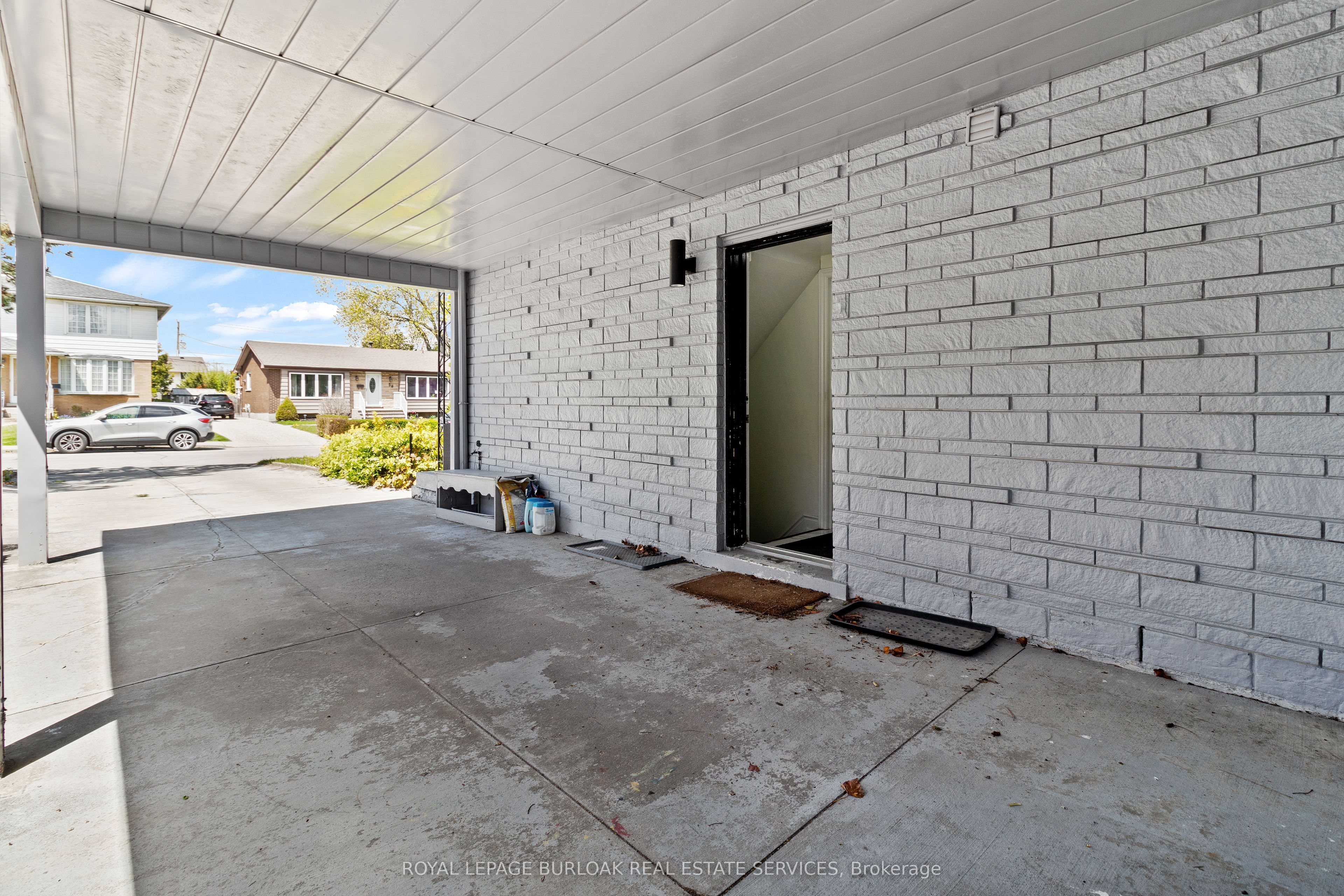 61 Goldfinch Road LOWER, Hamilton, ON L9A 3W9 photo 4