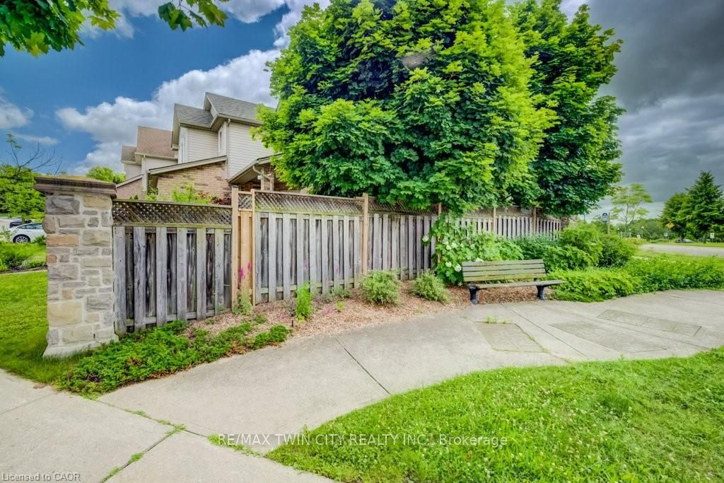 123 FOREST EDGE Trail, Kitchener, ON N2P 2L8 photo 2