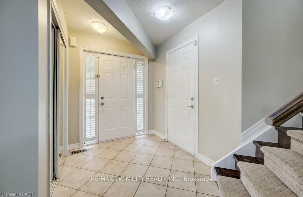 123 FOREST EDGE Trail, Kitchener, ON N2P 2L8 photo 3