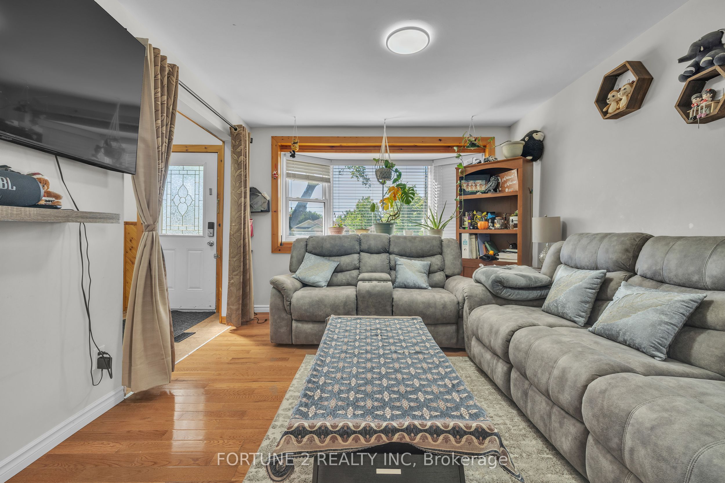 570 Pall Mall Street, London East, ON N5Y 2Z7 photo 4