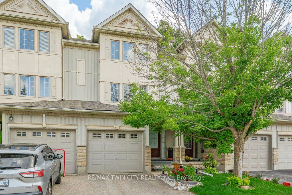 110 Activa Avenue E33, Kitchener, ON N2E 4K4 photo 2