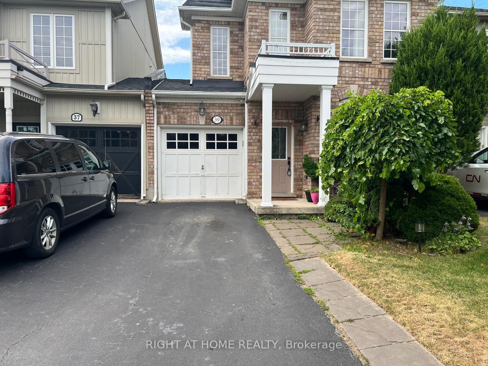 39 Golden Iris Crescent, Hamilton, ON L8B 0R6 photo 4
