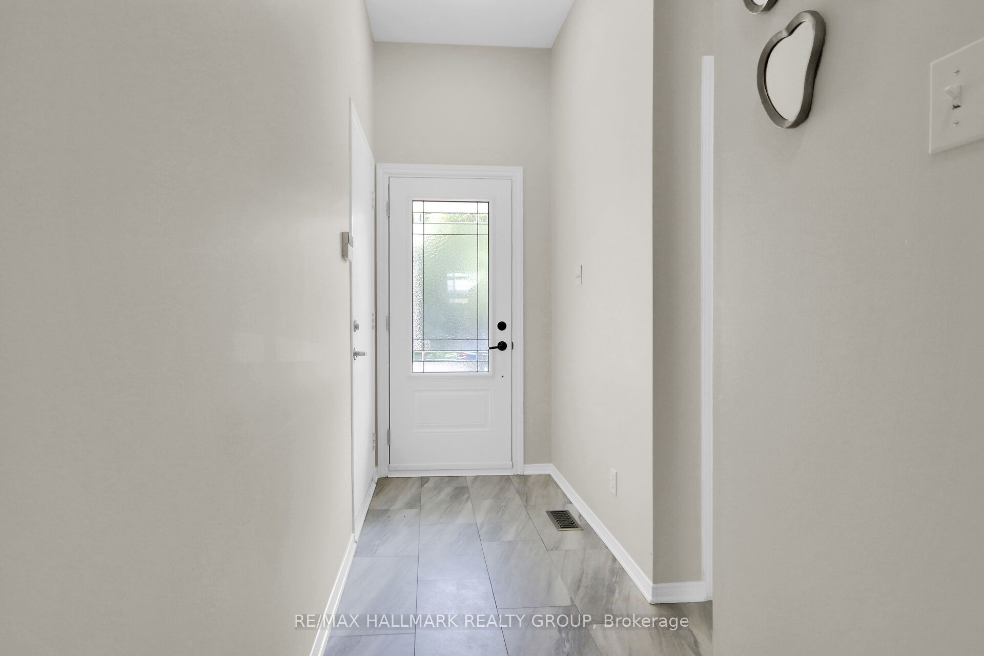 2032 Dorima Street, Orleans - Cumberland and Area, ON K4A 3J7 photo 4