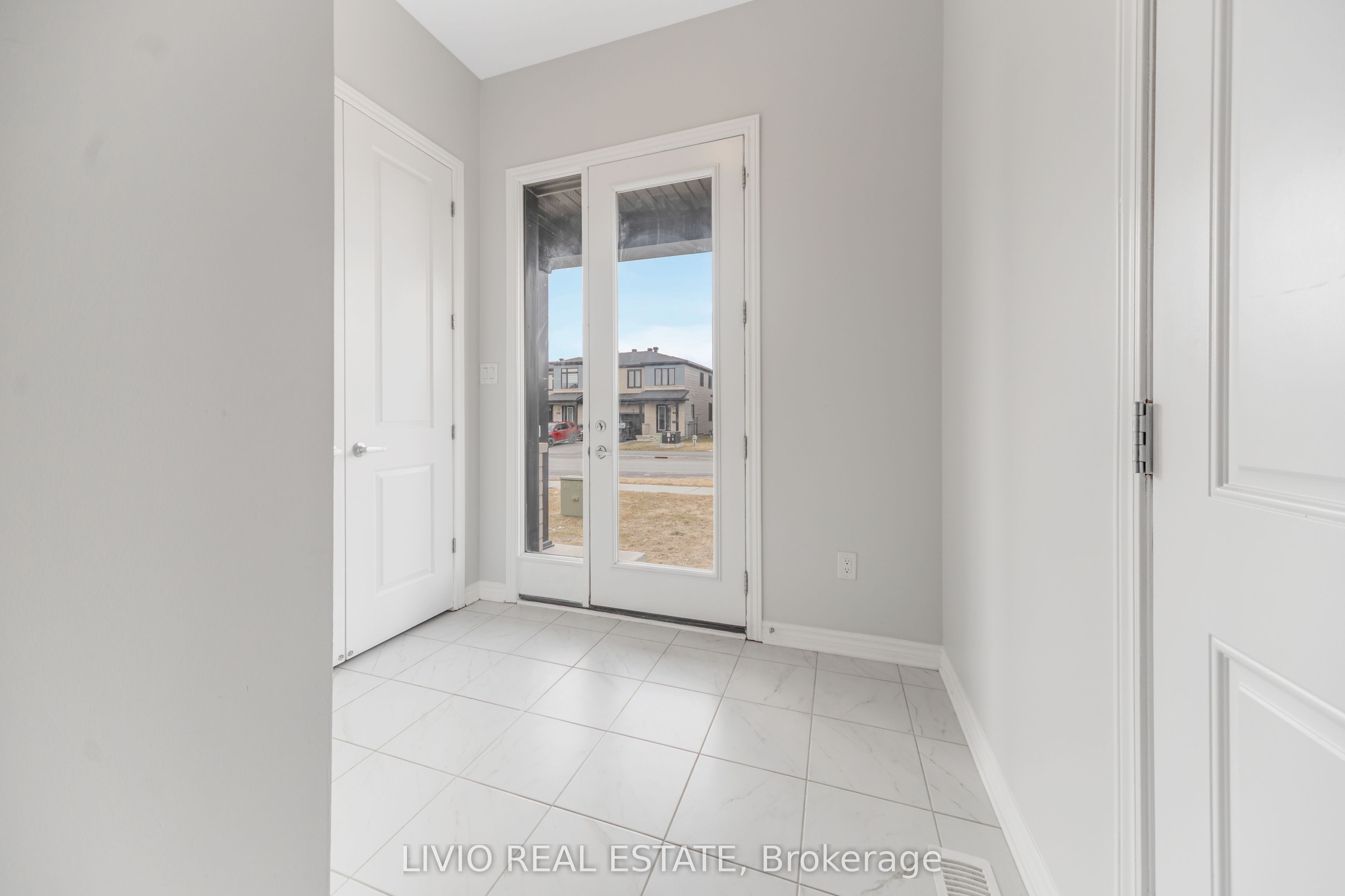 56 Jargeau Road, Orleans - Convent Glen and Area, ON K1W 0S7 photo 3