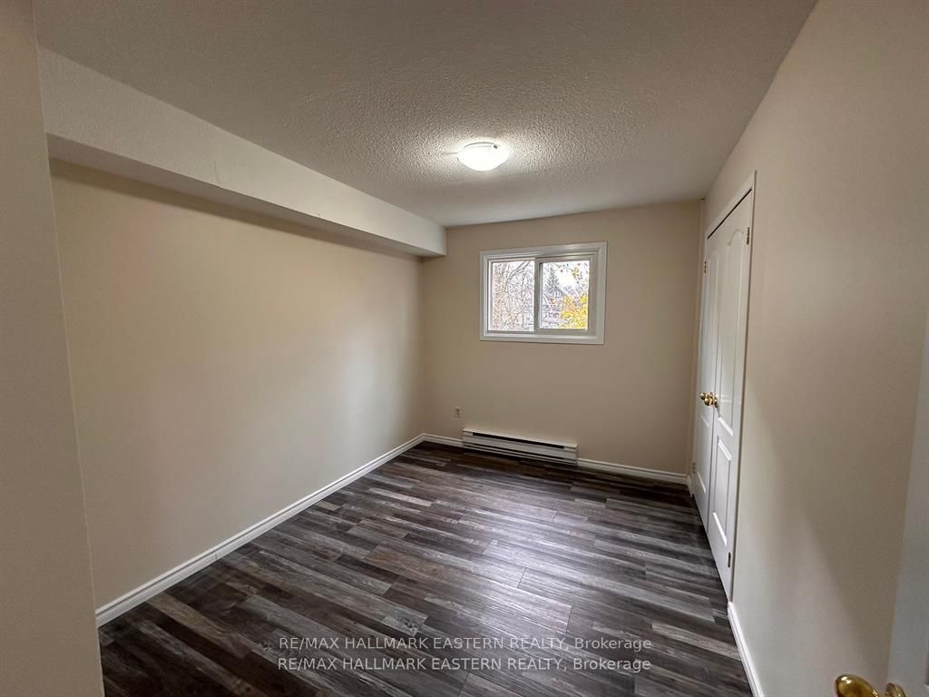 106 Lansdowne Street 204, Peterborough, ON K9J 1Y1 photo 2
