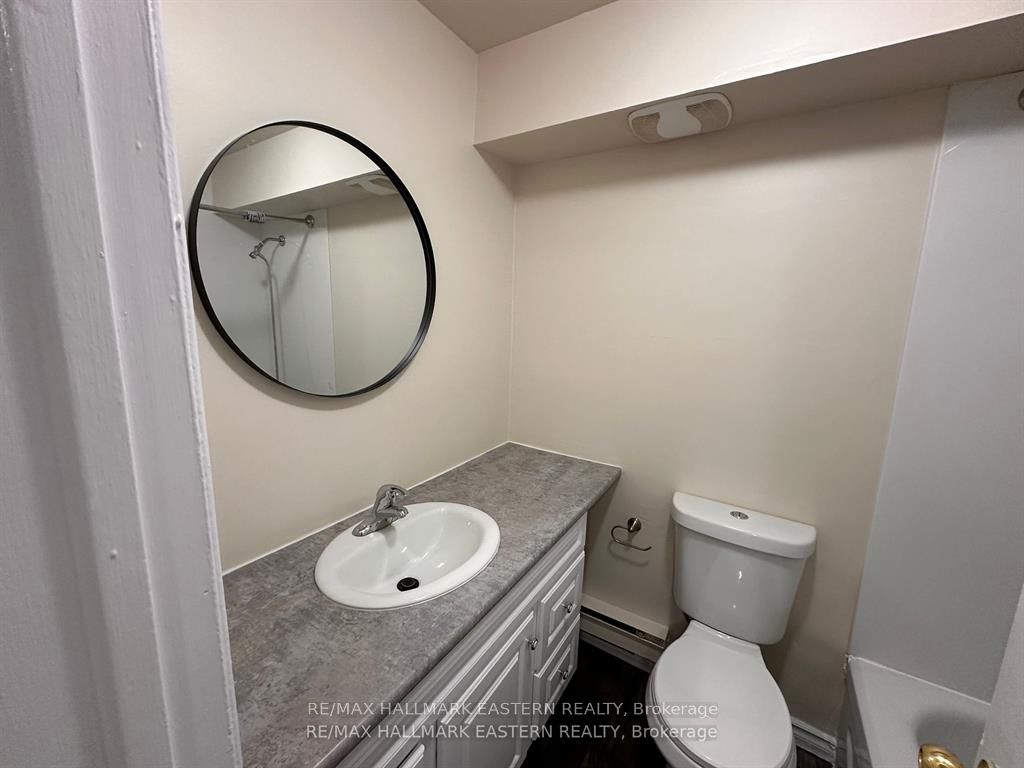 106 Lansdowne Street 204, Peterborough, ON K9J 1Y1 photo 3