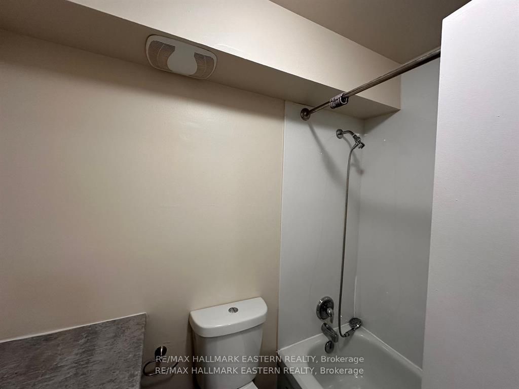 106 Lansdowne Street 204, Peterborough, ON K9J 1Y1 photo 4