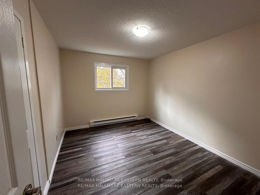 106 Lansdowne Street 204, Peterborough, ON K9J 1Y1 photo 5