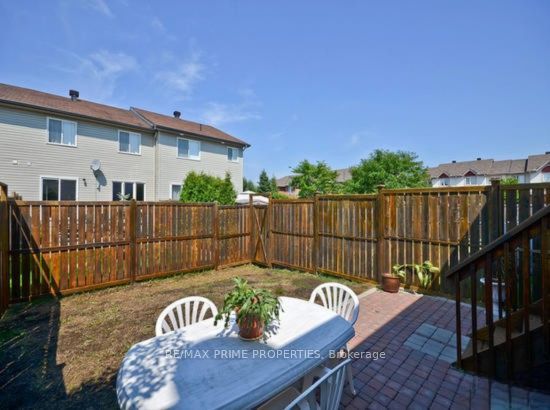 246 Duntroon Circle, Hunt Club - South Keys and Area, ON K1T 4C6 photo 2
