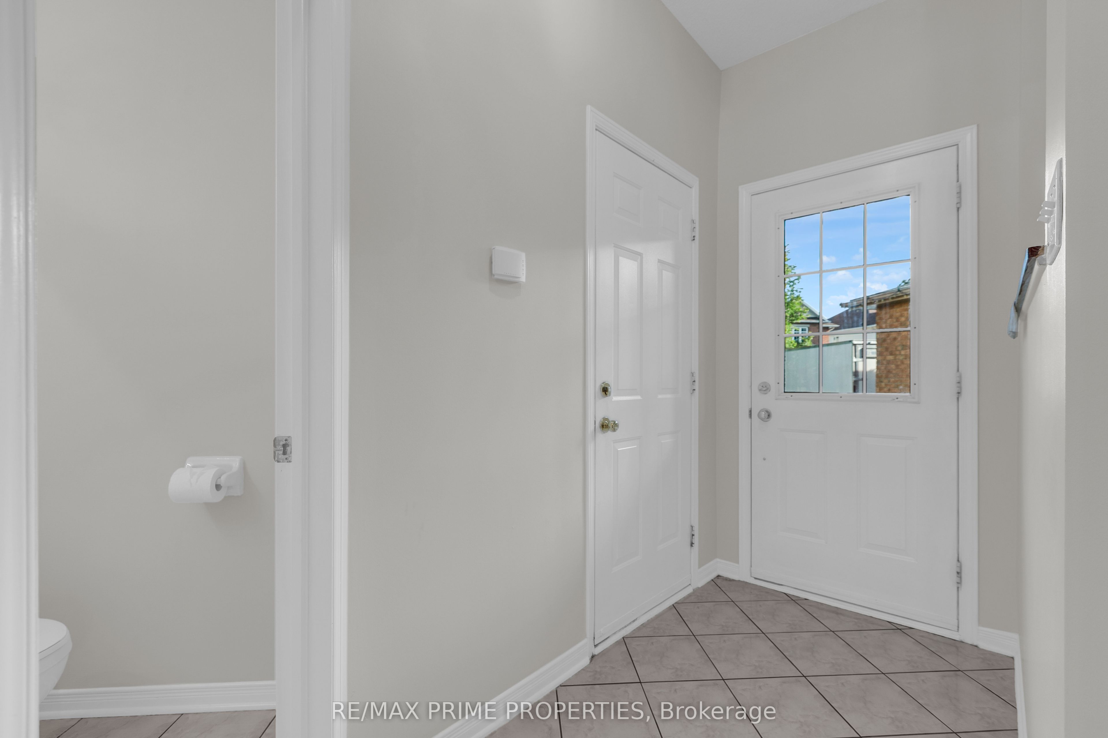246 Duntroon Circle, Hunt Club - South Keys and Area, ON K1T 4C6 photo 4