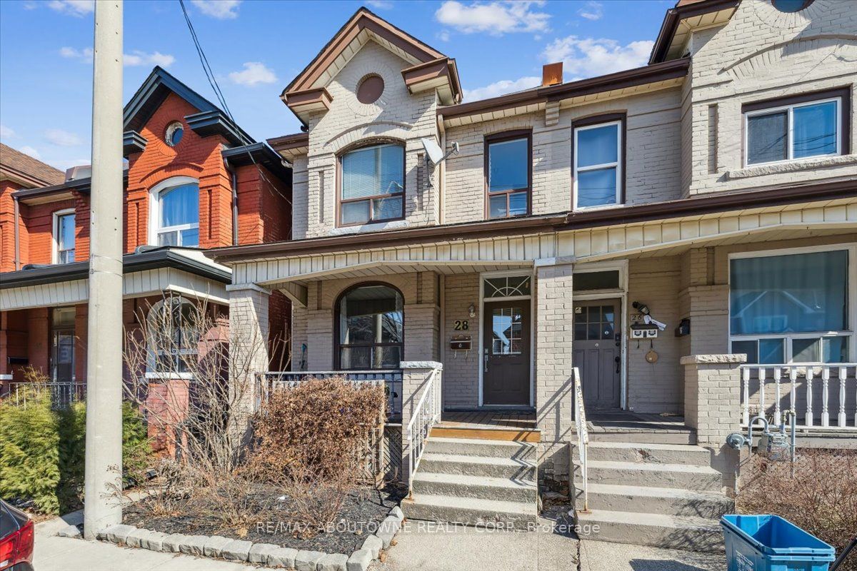 28 St Matthews Avenue, Hamilton, ON L8L 5P3 photo 2