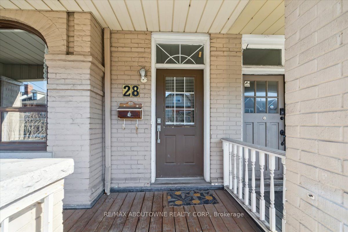 28 St Matthews Avenue, Hamilton, ON L8L 5P3 photo 3