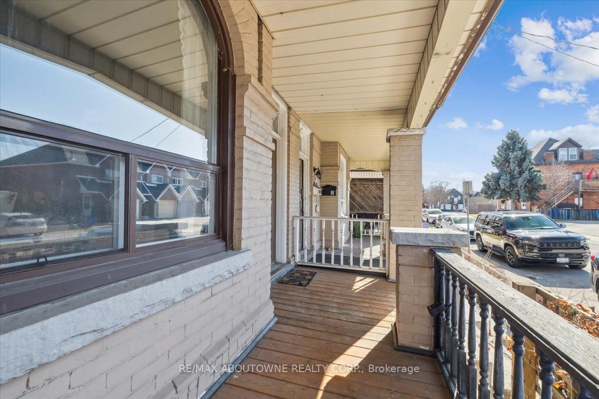 28 St Matthews Avenue, Hamilton, ON L8L 5P3 photo 4