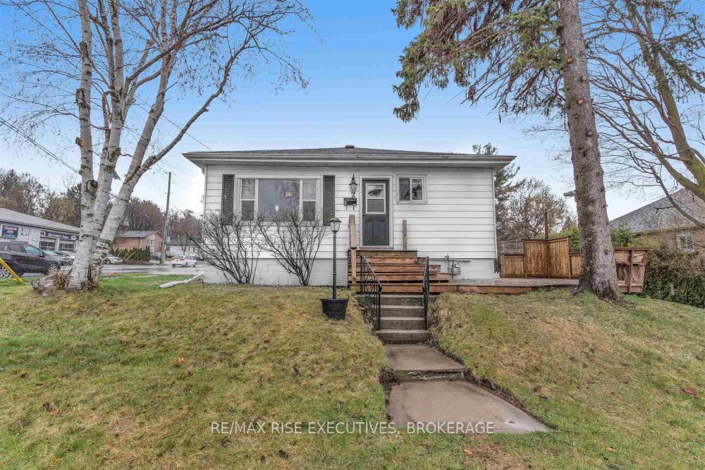 2 Howard Crescent 2, Kingston, ON K7M 3C6