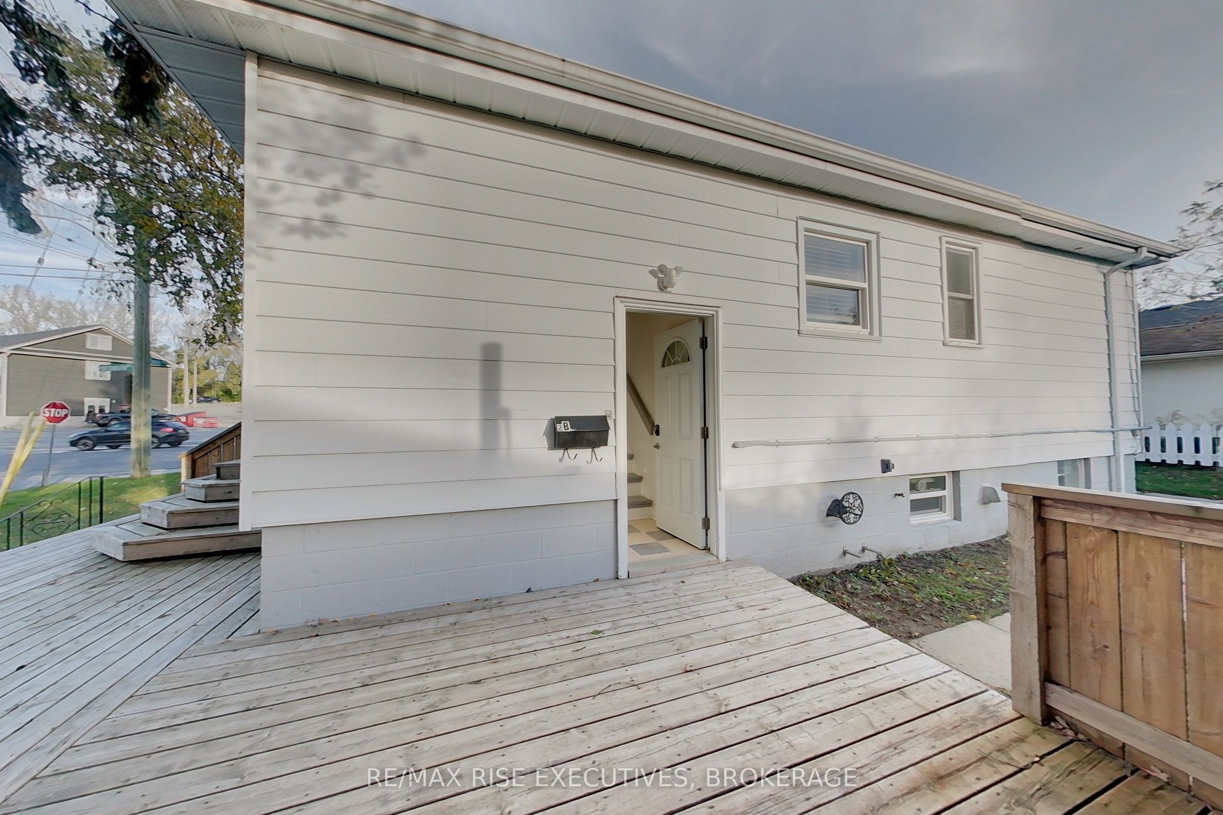2 Howard Crescent 2, Kingston, ON K7M 3C6 photo 2
