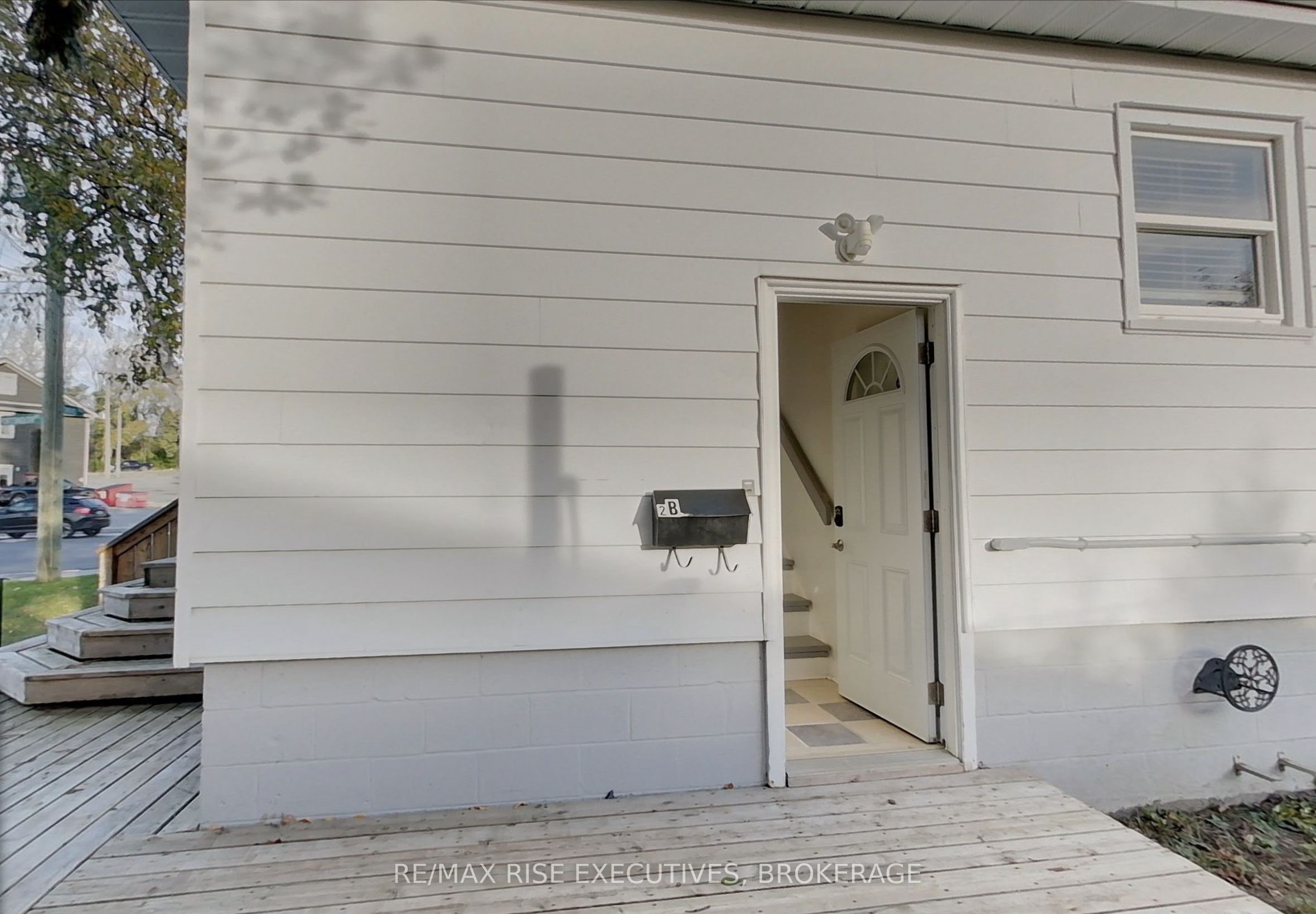 2 Howard Crescent 2, Kingston, ON K7M 3C6 photo 3
