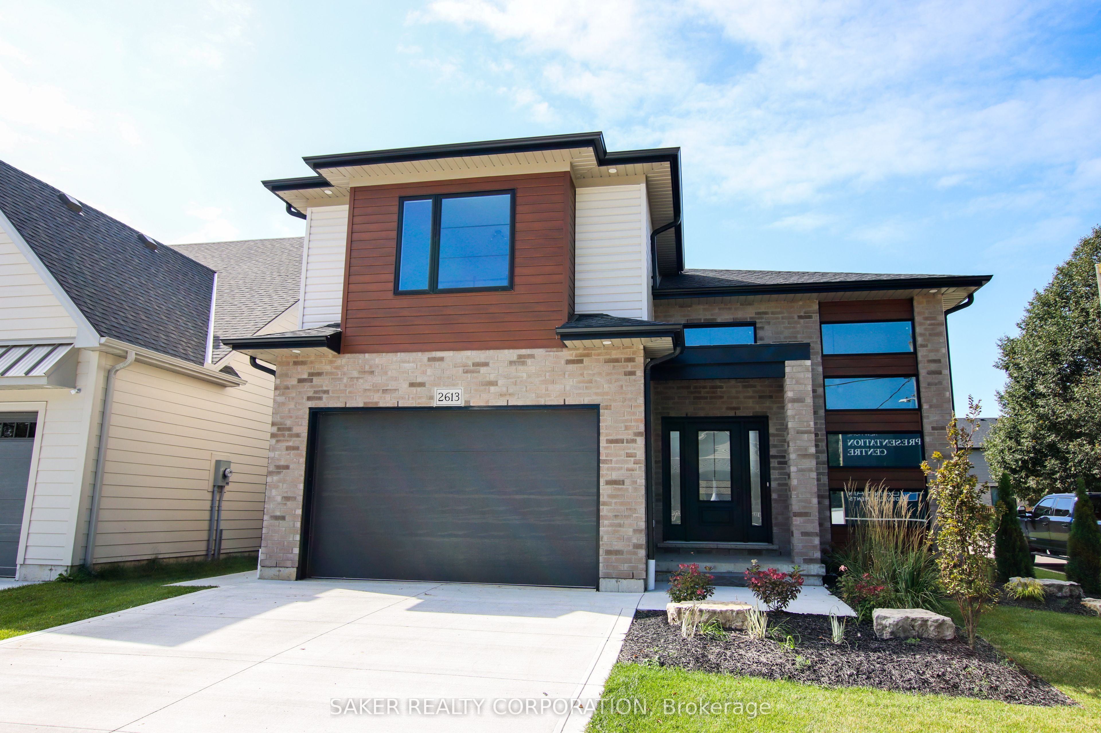 540 REGENT Street, Strathroy-Caradoc, ON N0L 1W0 photo 2
