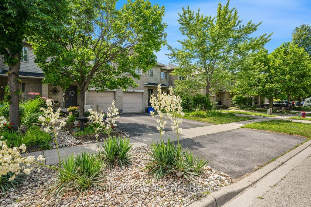 64 Foxborough Drive, Hamilton, ON L9G 4Y8 photo 2