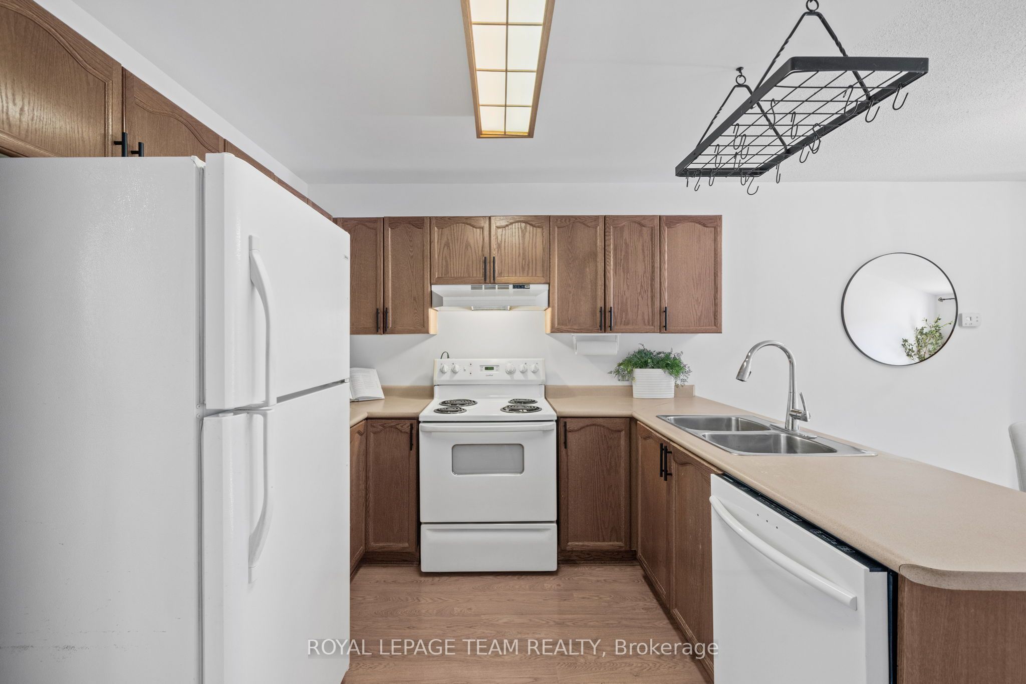 5744 Andrasi Crescent B, Greely - Metcalfe - Osgoode - Vernon and Area, ON K0A 2W0 photo 3