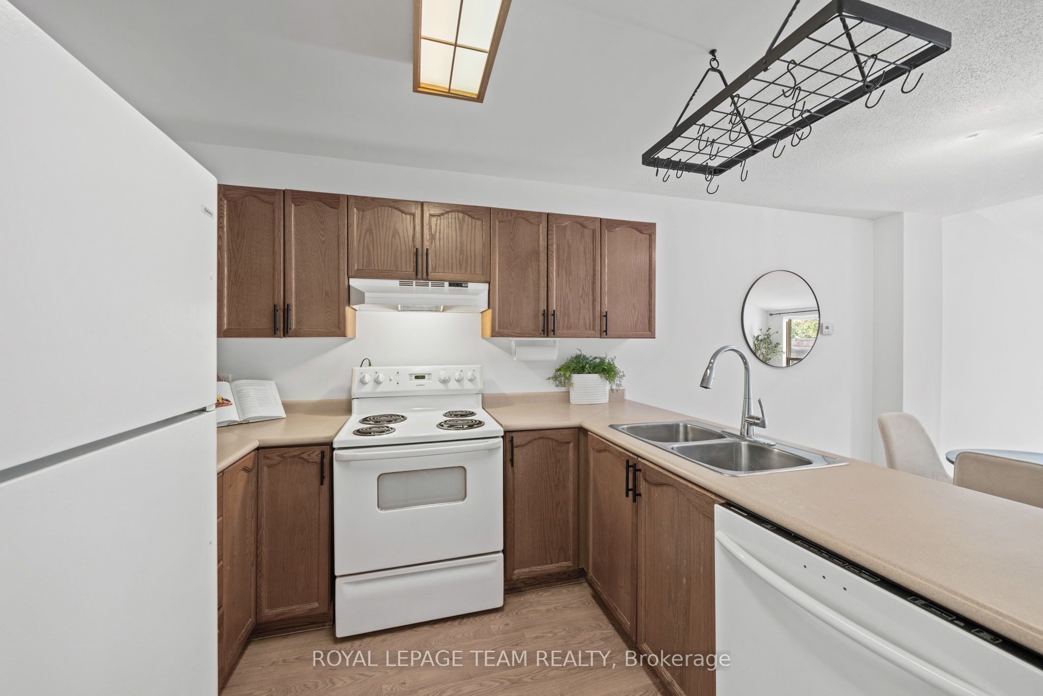 5744 Andrasi Crescent B, Greely - Metcalfe - Osgoode - Vernon and Area, ON K0A 2W0 photo 4