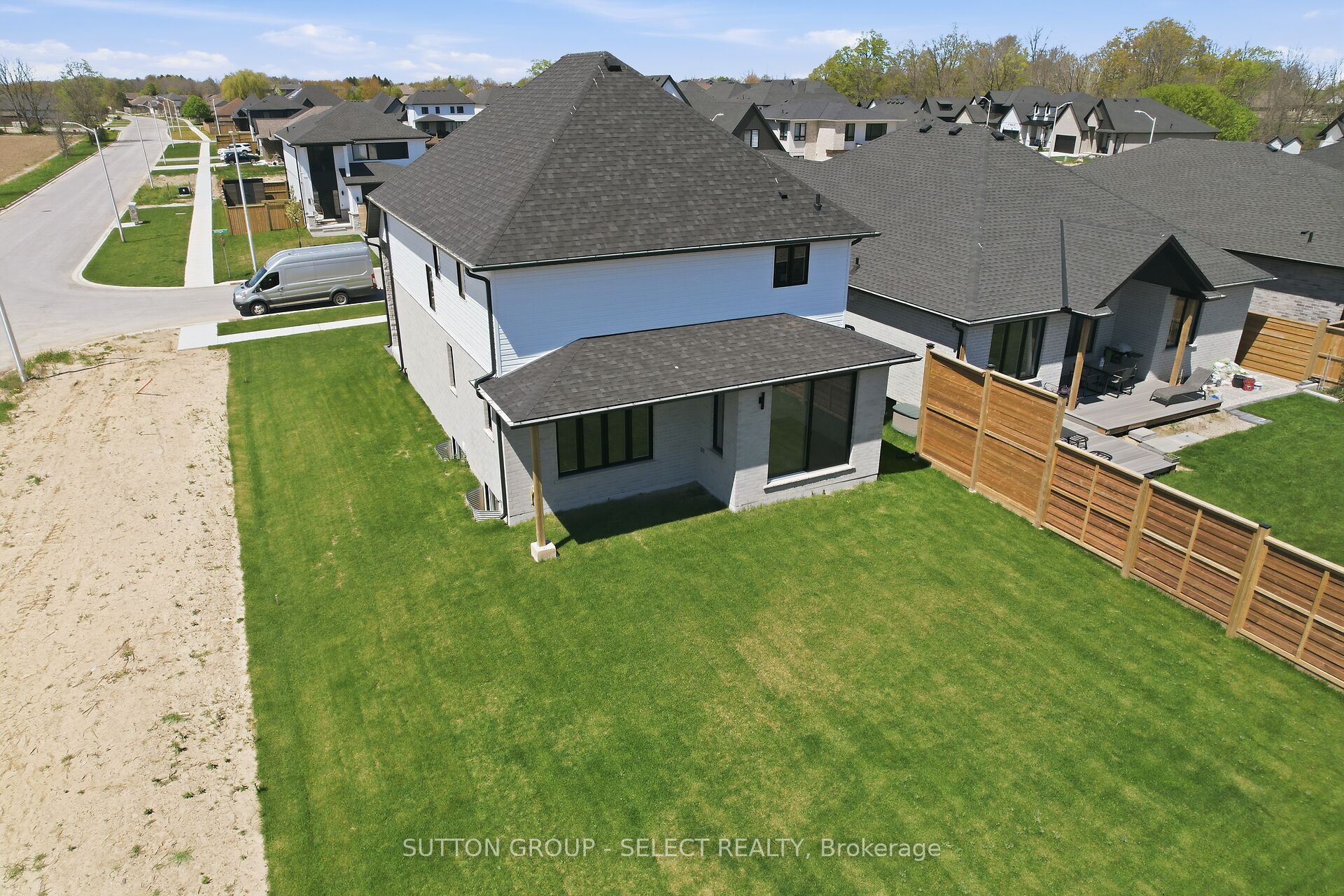 58 Briscoe Crescent, Strathroy-Caradoc, ON N7G 0G3 photo 3