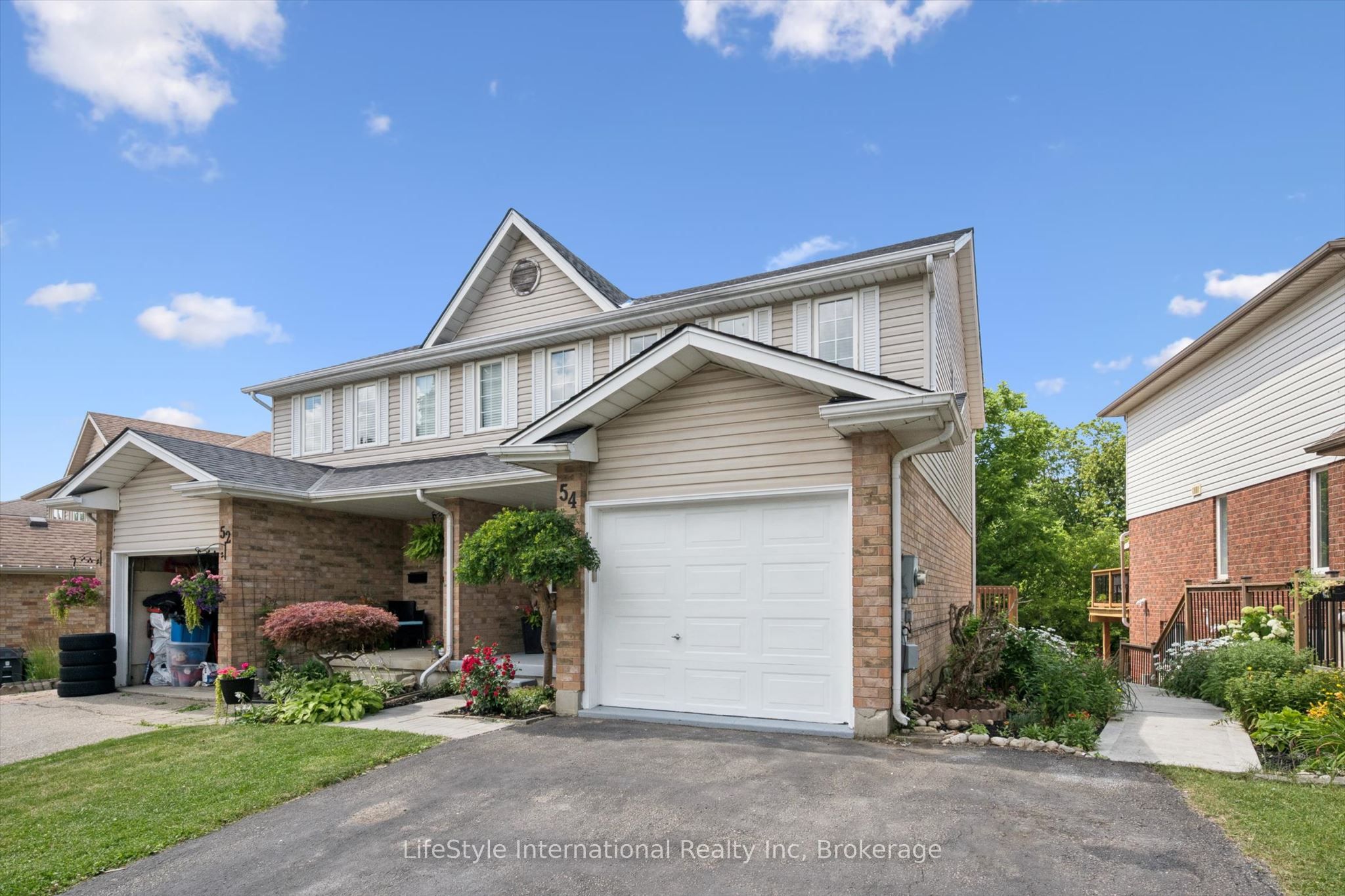 54 Chesterton Lane, Guelph, ON N1E 6S8 photo 2