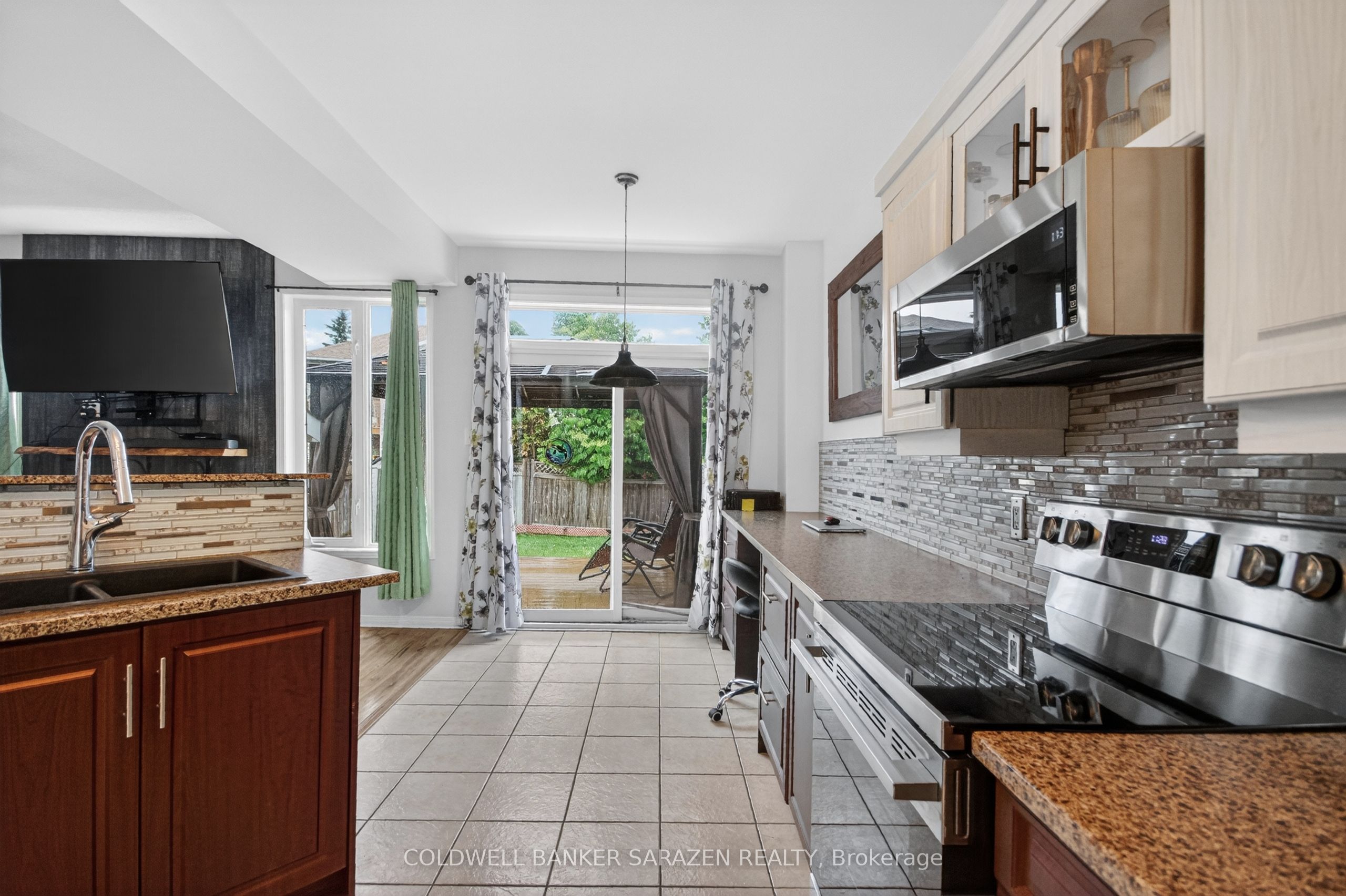 3 Castle Glen Crescent, Kanata, ON K2L 4G9 photo 4