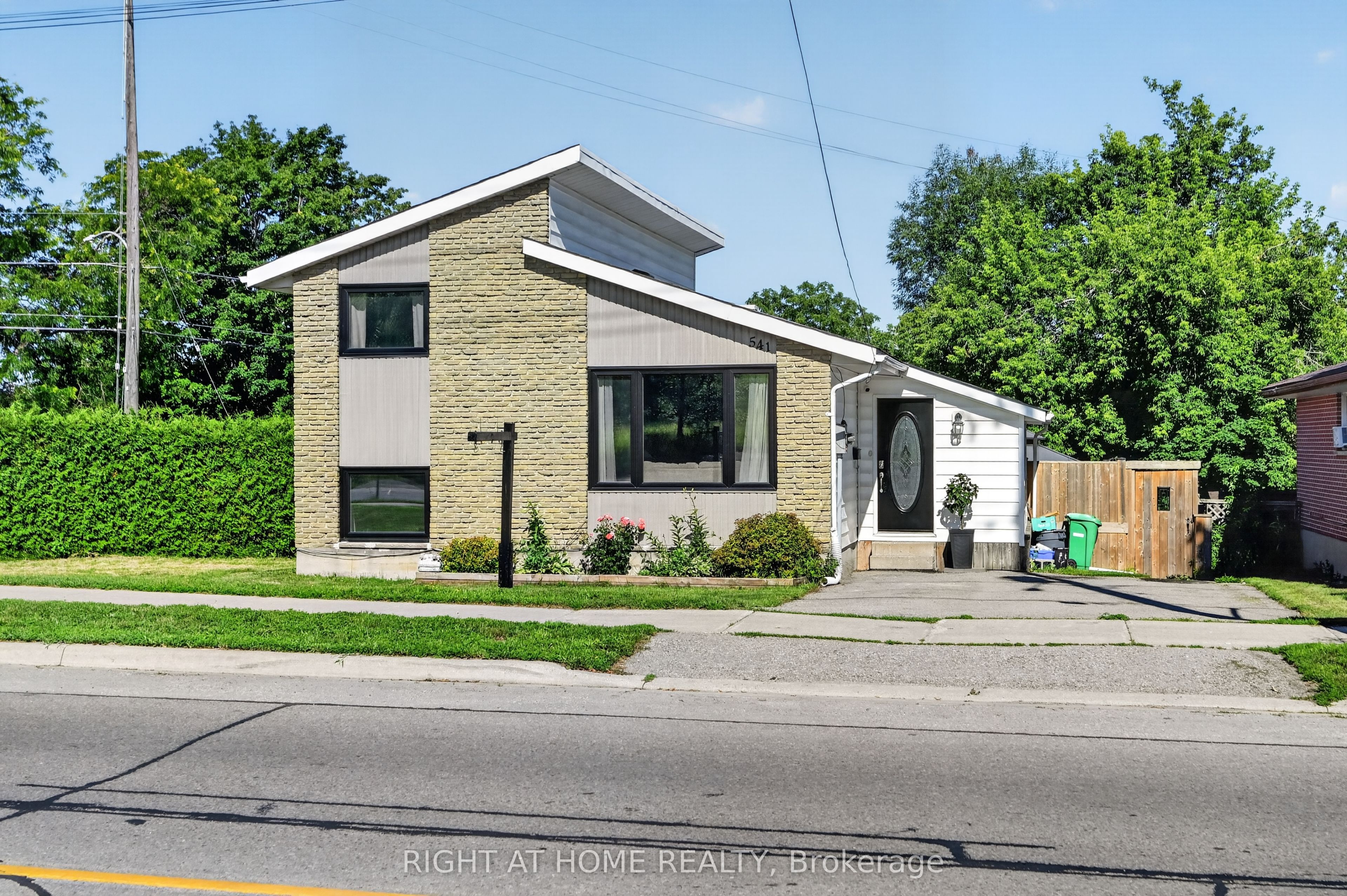 541 River Road S, Peterborough, ON K9J 1E6 photo 2