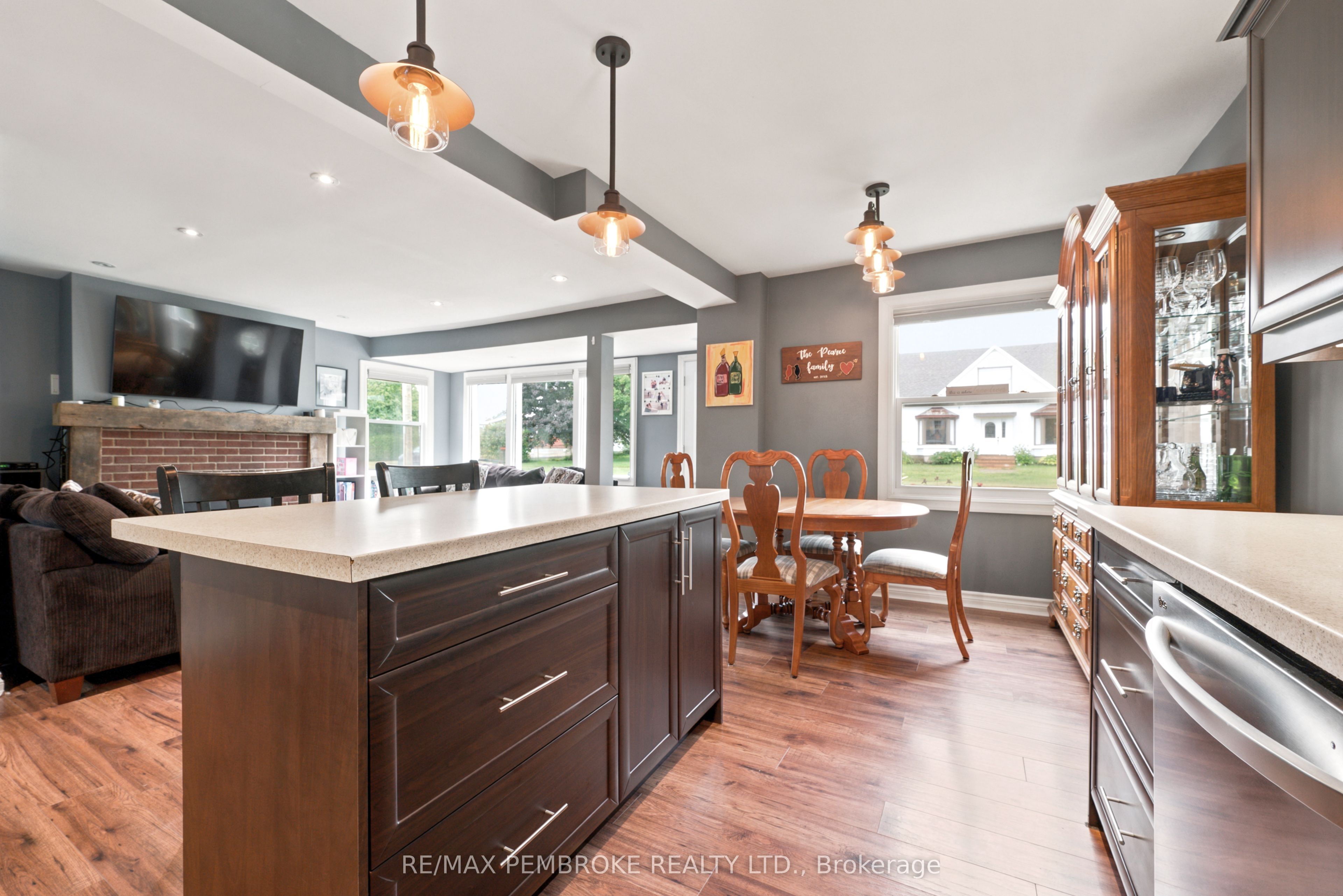 739 Front Street, Pembroke, ON K8A 6J4 photo 5