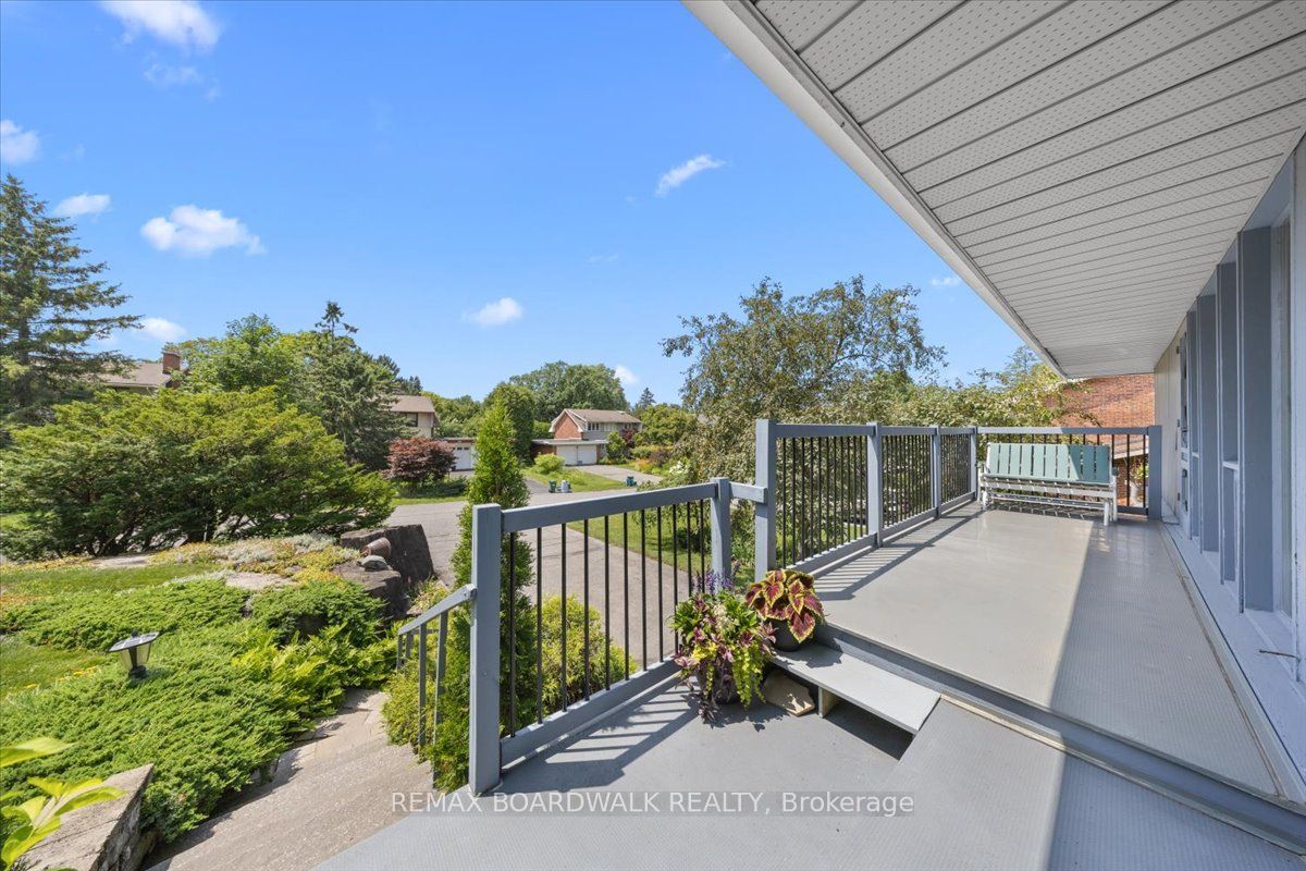 15 Selwyn Crescent, Kanata, ON K2K 1N9 photo 4