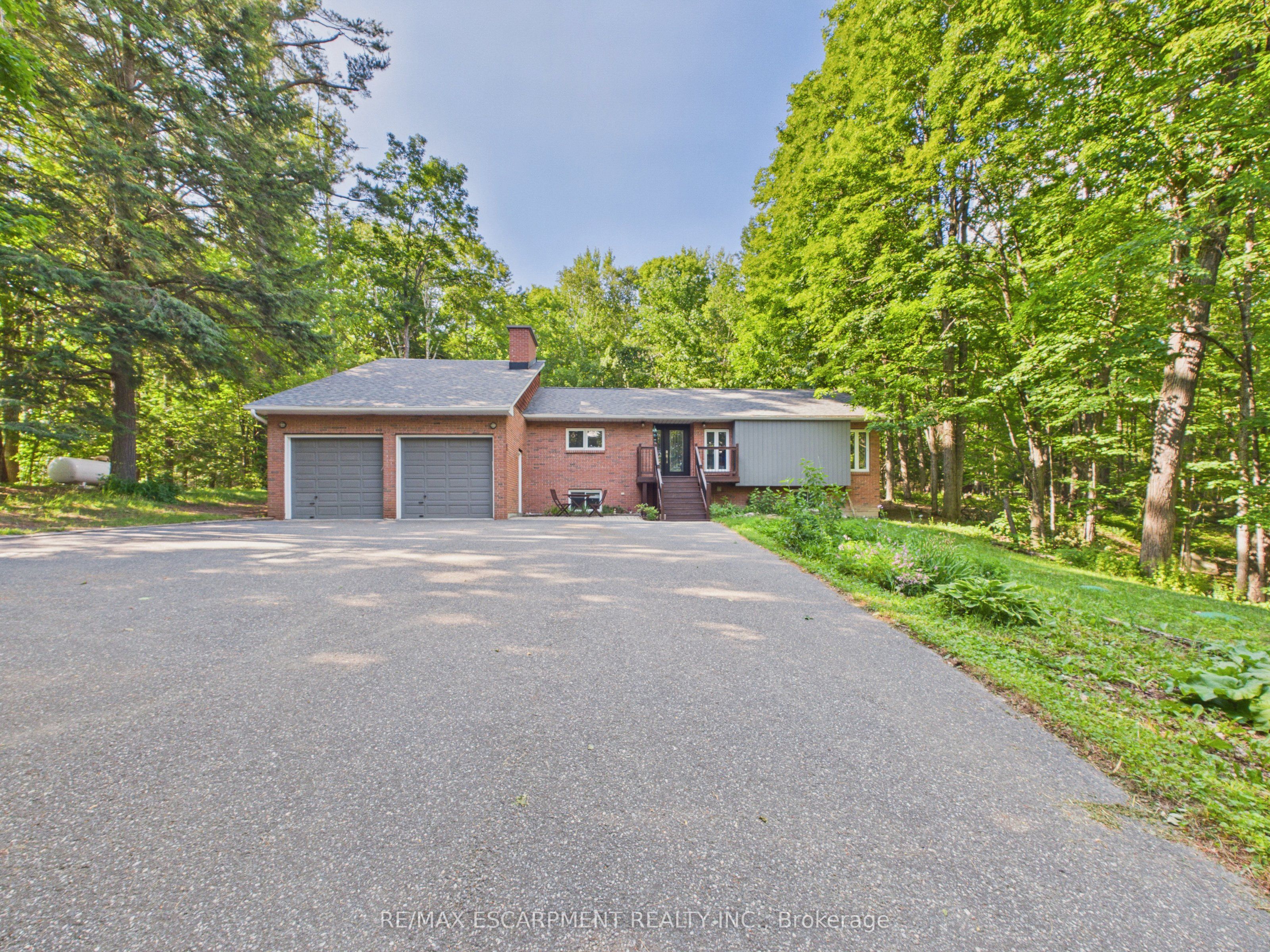 1060 Golden Beach Road, Bracebridge, ON P1L 1W8 photo 2