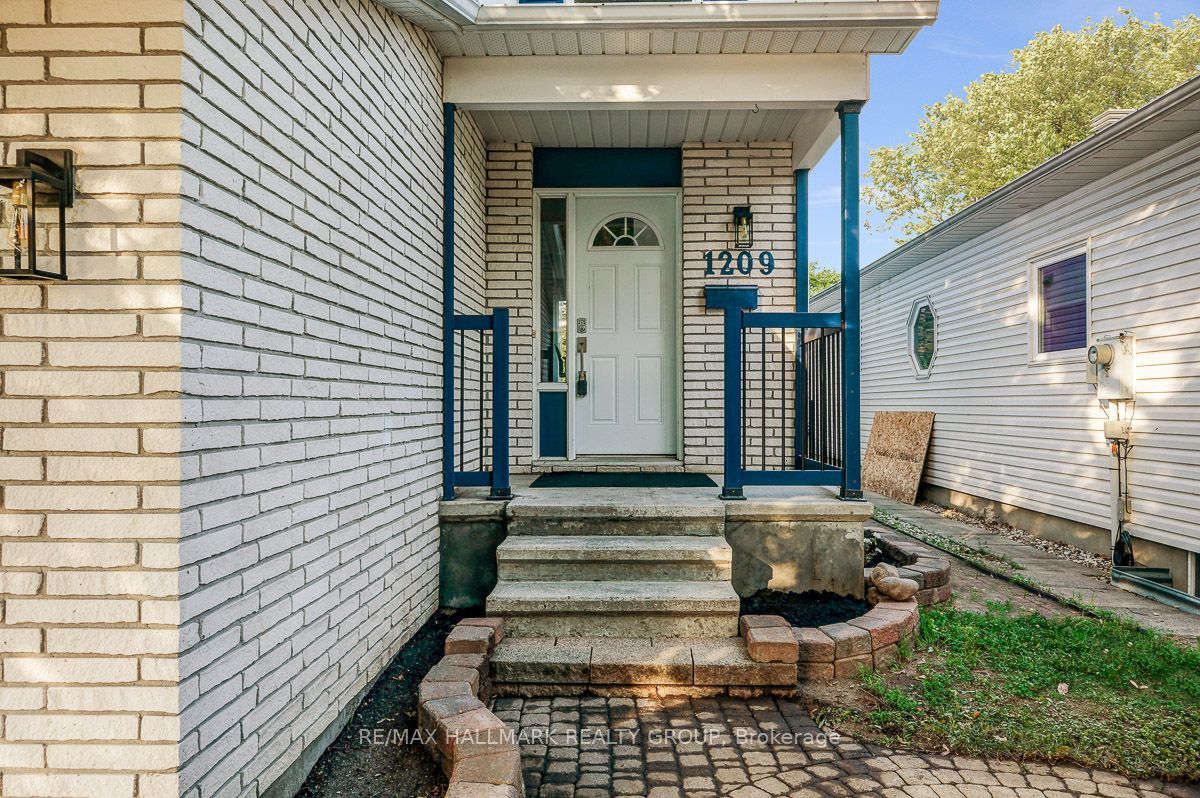 1209 Whiterock Street, Cyrville - Carson Grove - Pineview, ON K1J 1A7 photo 2