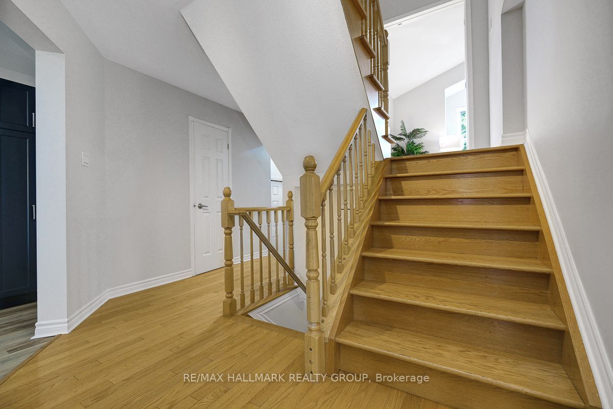 1209 Whiterock Street, Cyrville - Carson Grove - Pineview, ON K1J 1A7 photo 3