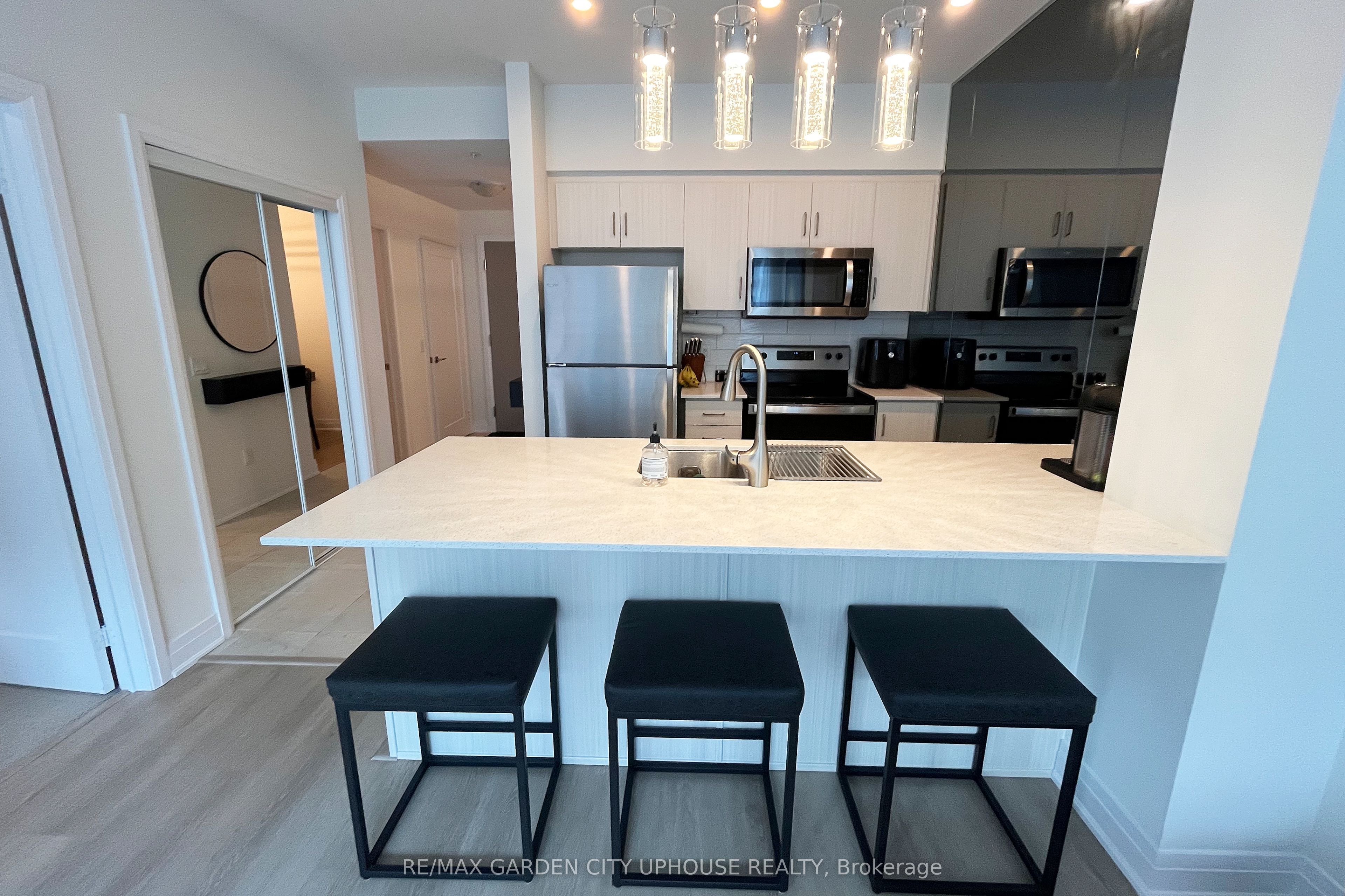 16 CONCORD Place 336, Grimsby, ON L3M 0J1 photo 3