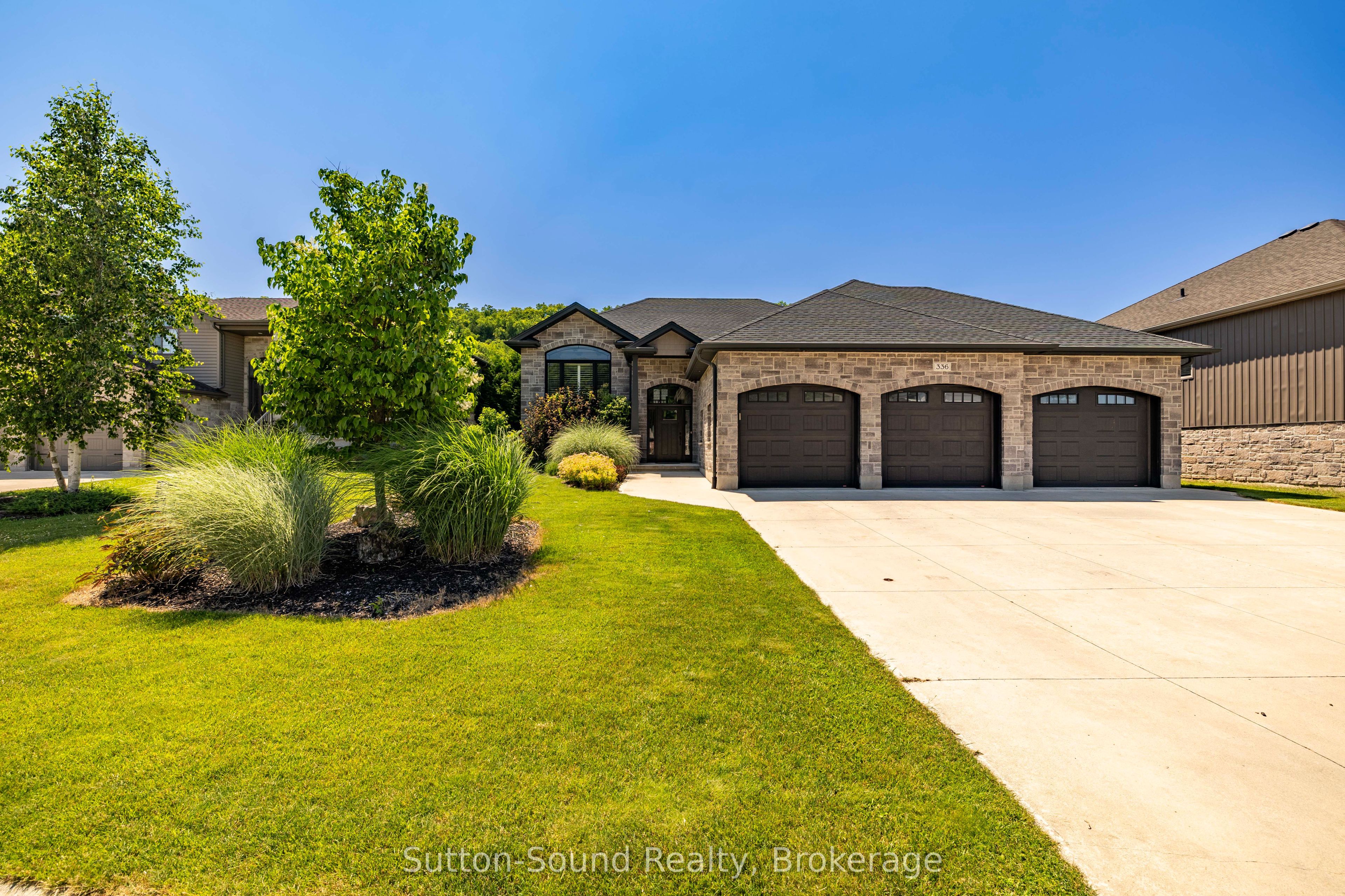 336 5th Avenue A W, Owen Sound, ON N4K 6S7 photo 2