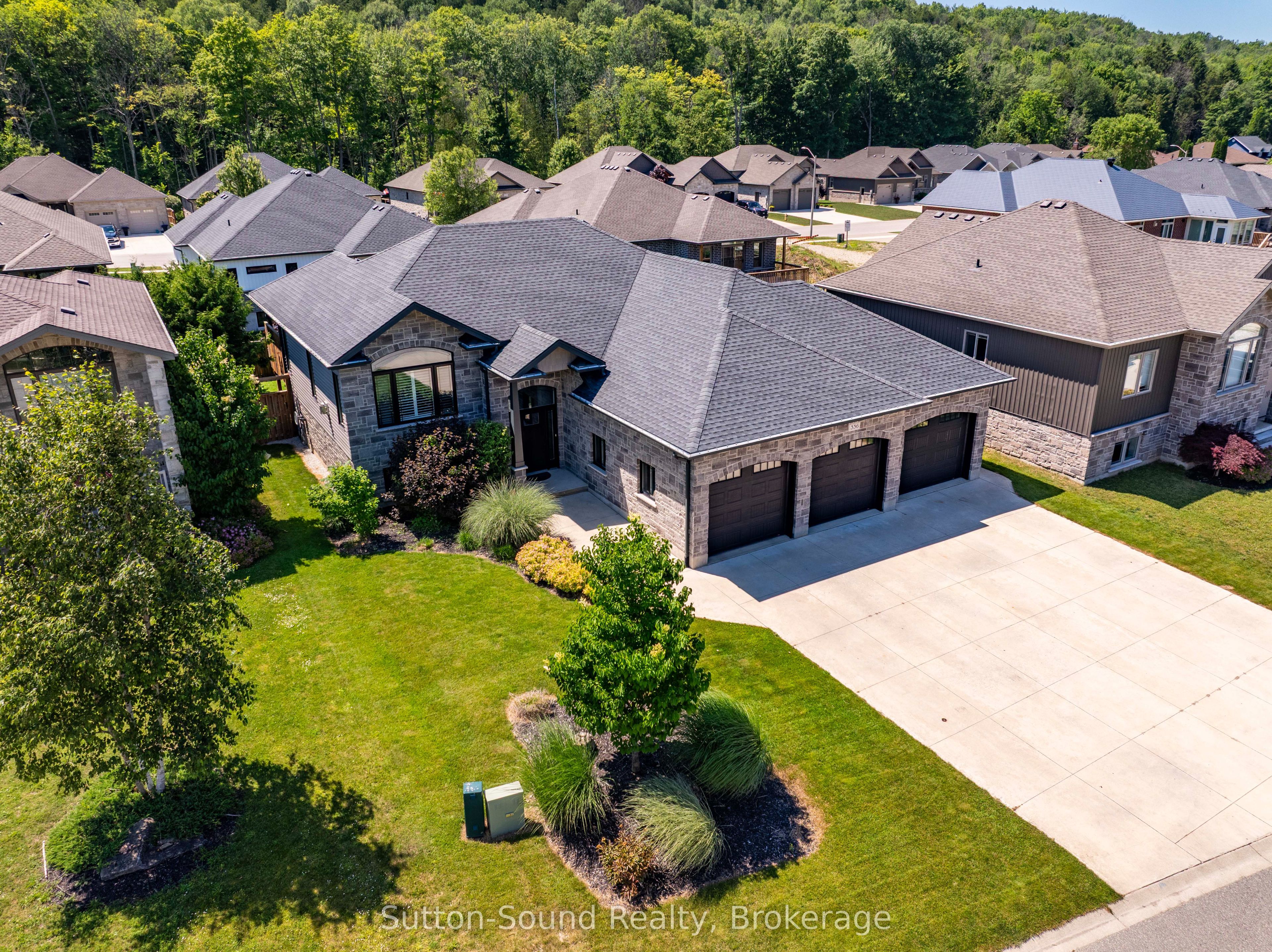 336 5th Avenue A W, Owen Sound, ON N4K 6S7 photo 3