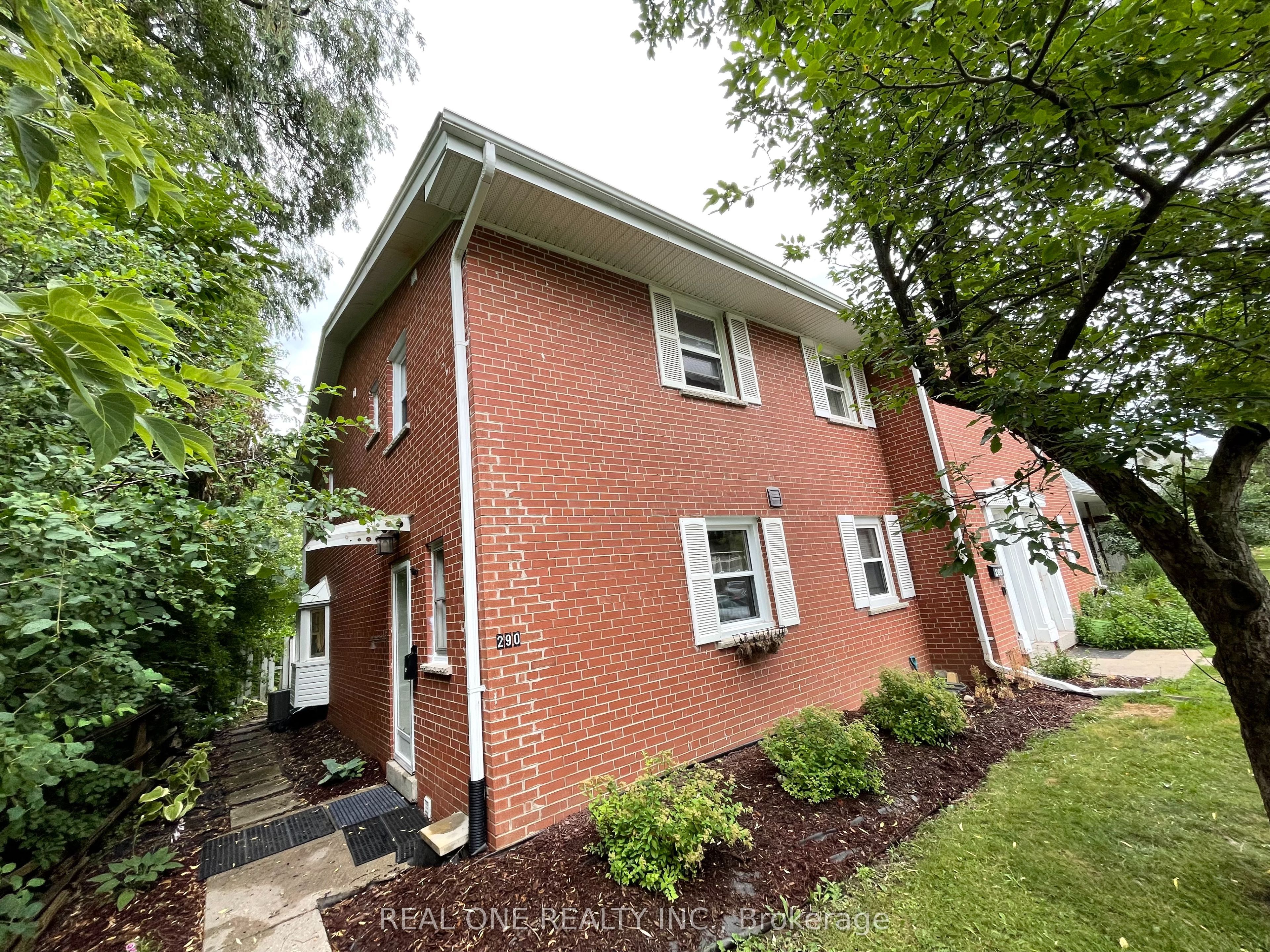 290 WESTCOURT Place, Waterloo, ON N2L 2R7 photo 2