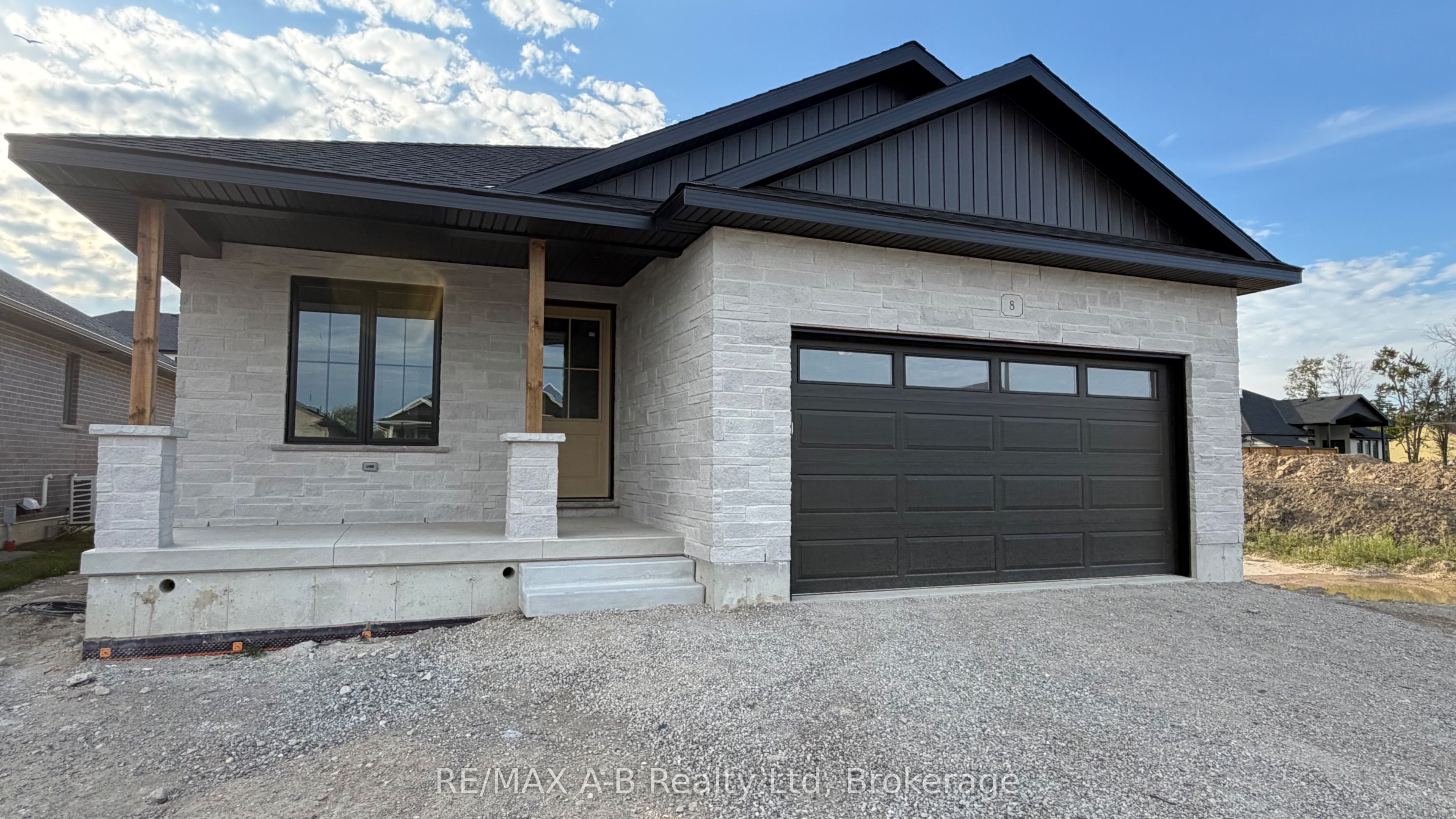 8 Orchard Drive, Stratford, ON N5A 0L1