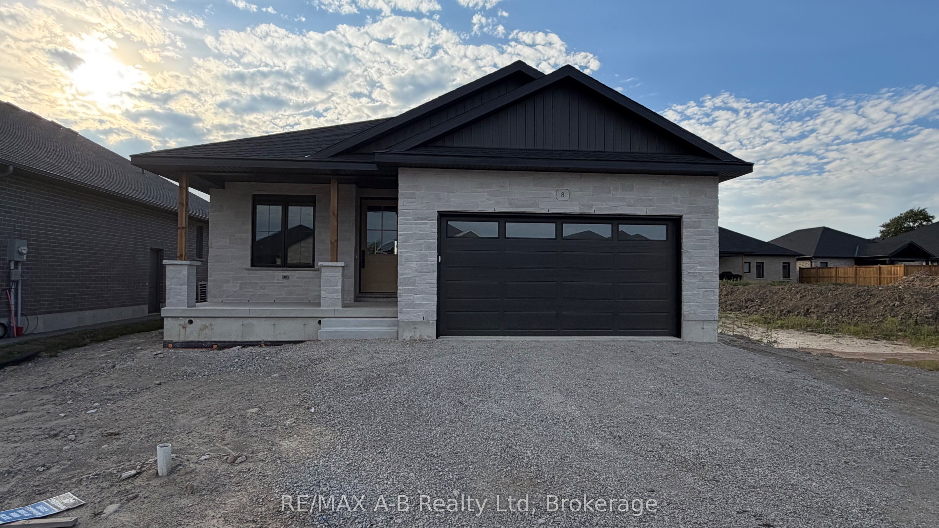 8 Orchard Drive, Stratford, ON N5A 0L1 photo 2