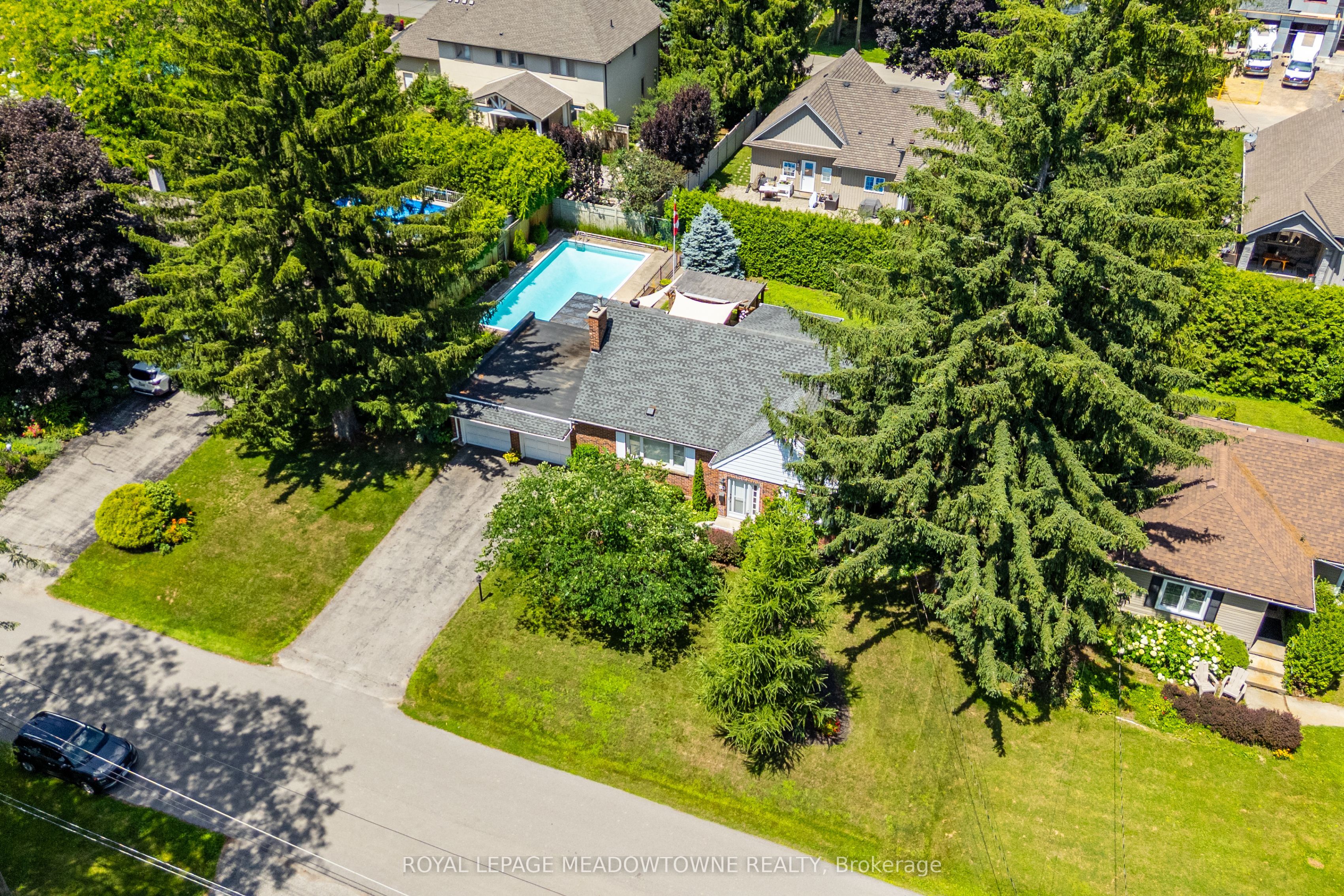 33 Parker Avenue, Hamilton, ON L9G 1A6
