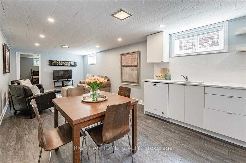 118 Briarwood Crescent, Hamilton, ON L9C 4C4 photo 2