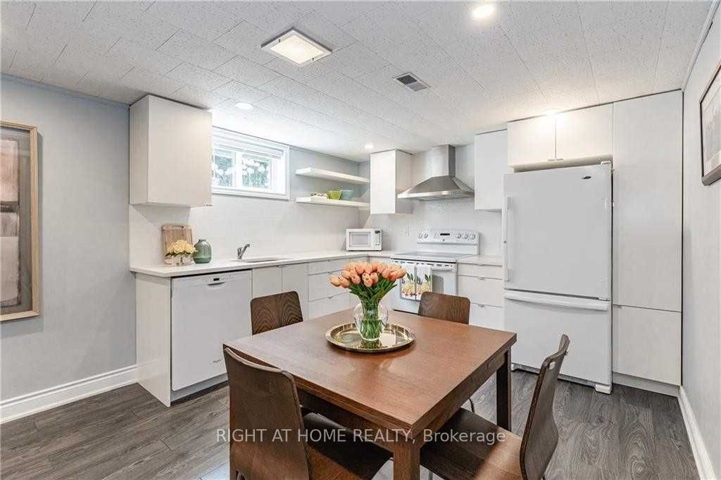 118 Briarwood Crescent, Hamilton, ON L9C 4C4 photo 3
