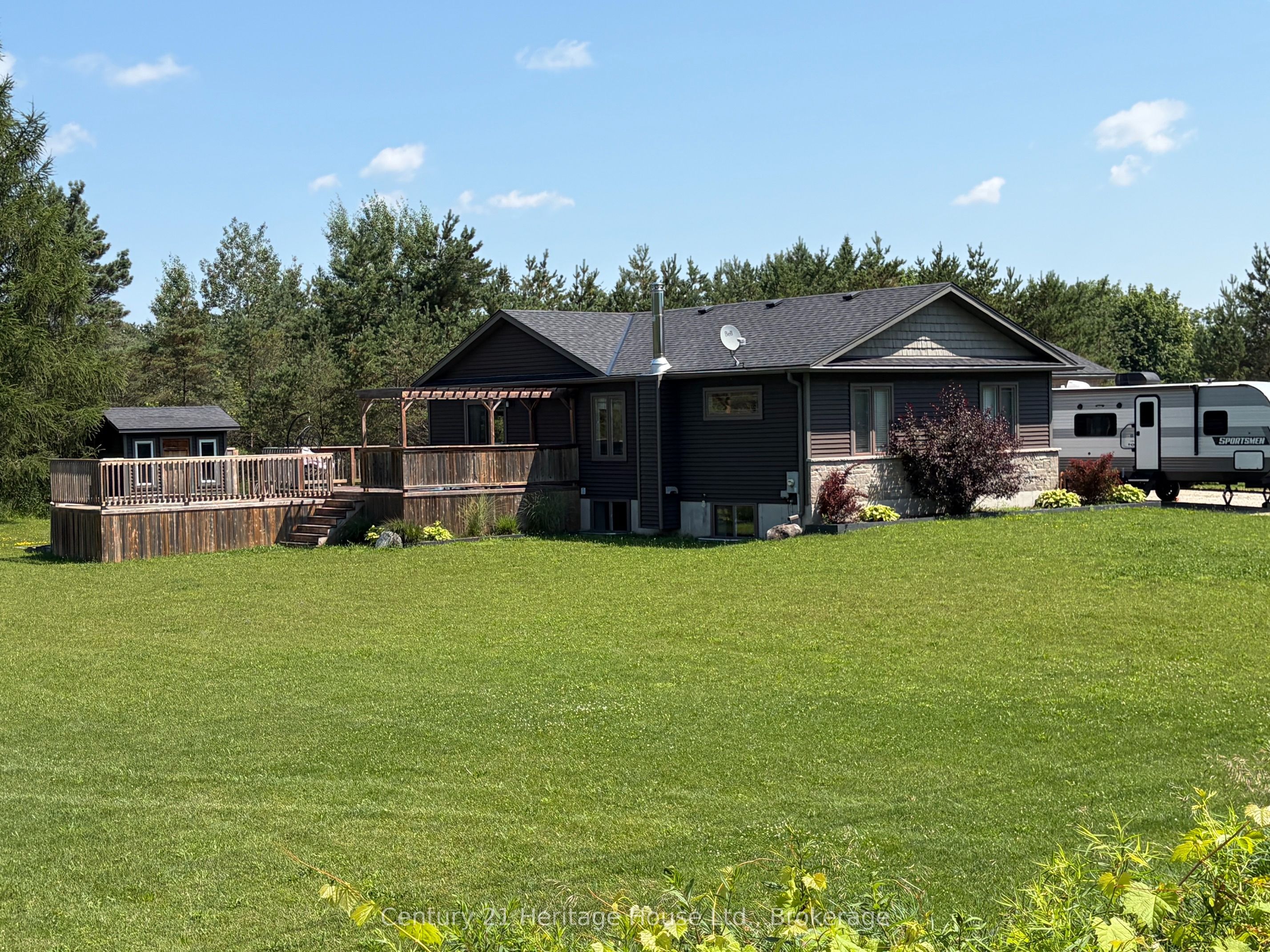 201 Hutton Hill Road, West Grey, ON N0G 1R0 photo 2