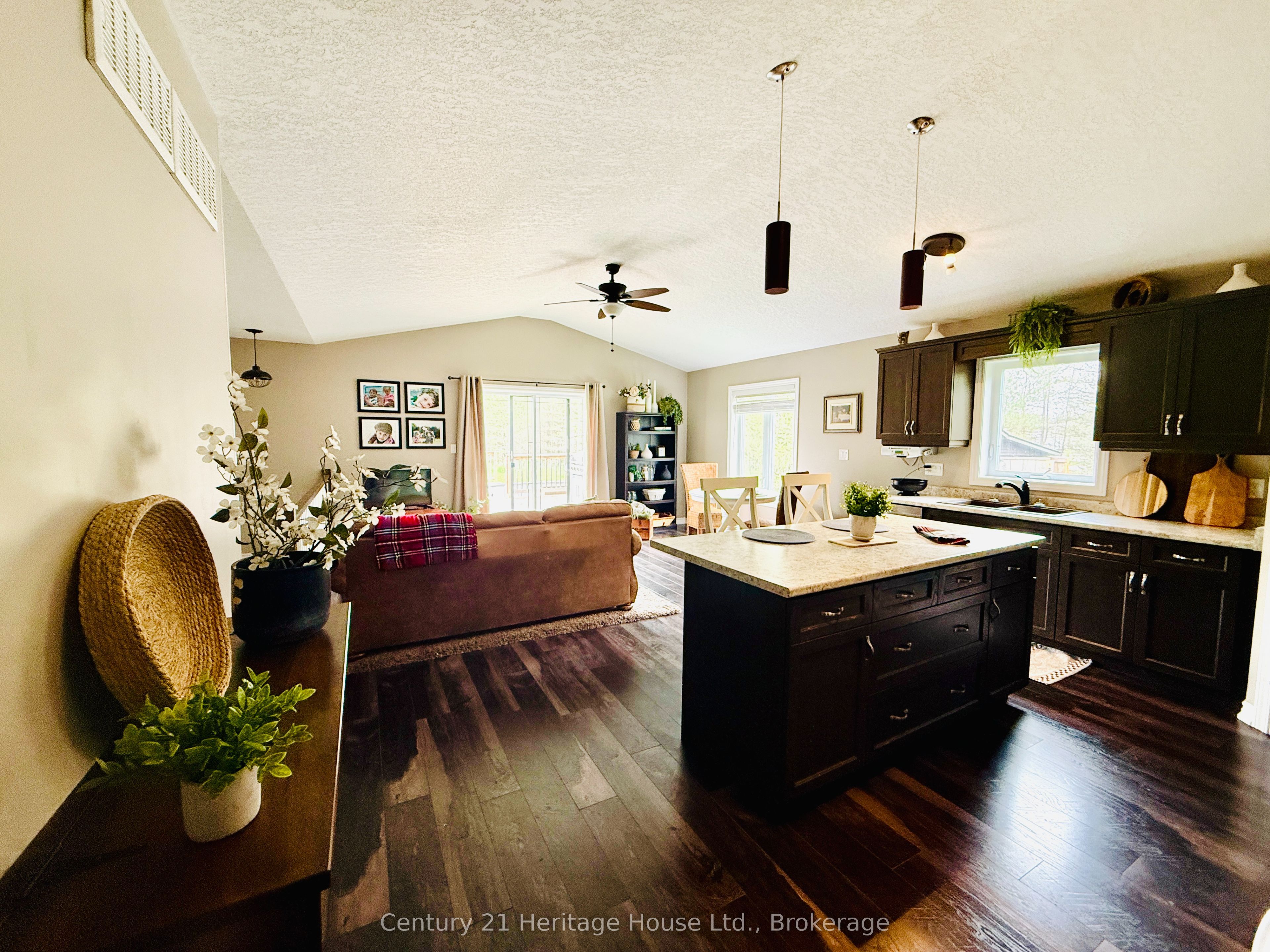 201 Hutton Hill Road, West Grey, ON N0G 1R0 photo 4