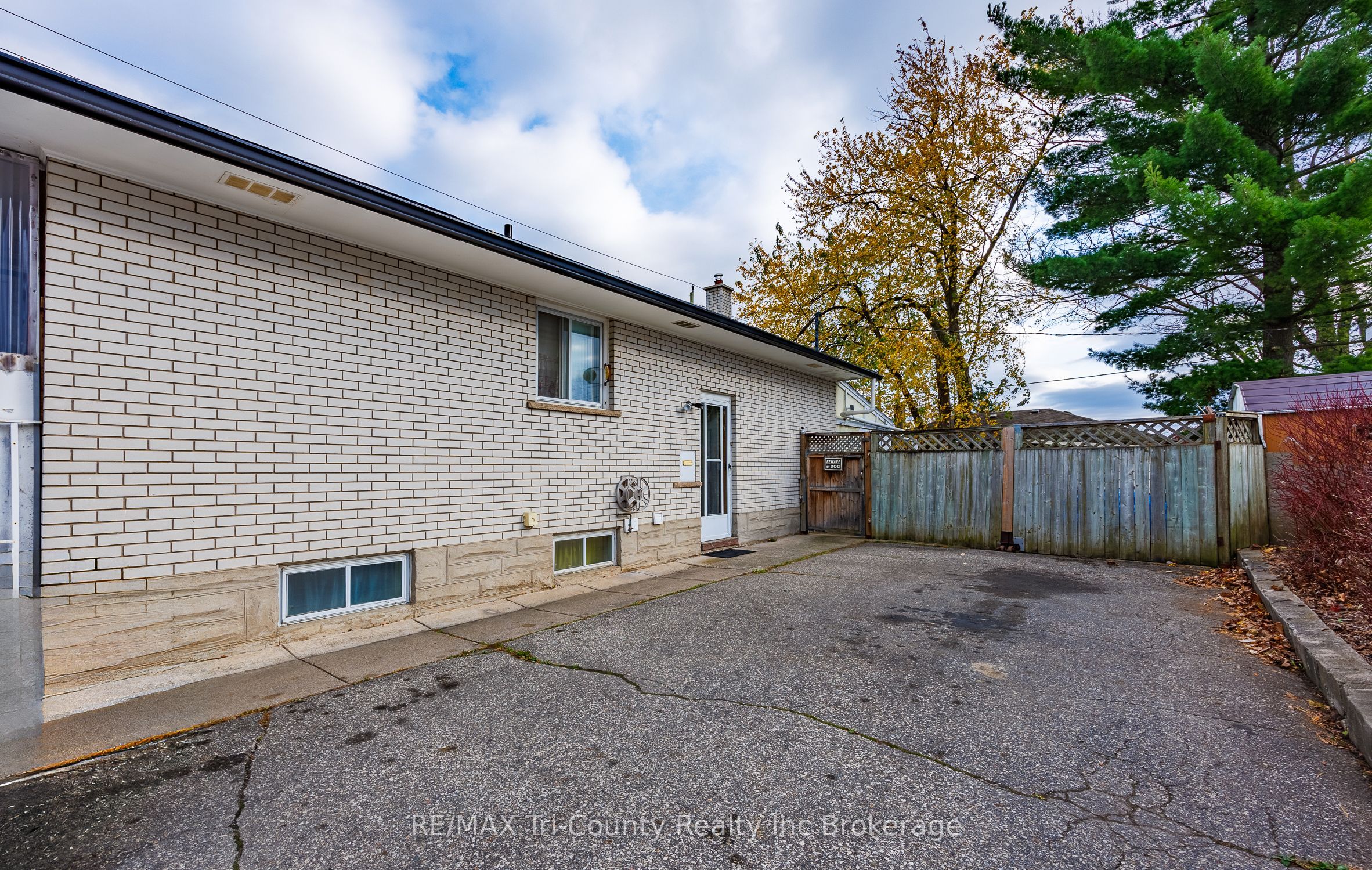 1393 Thorman Drive, Cambridge, ON N3H 1A1 photo 4
