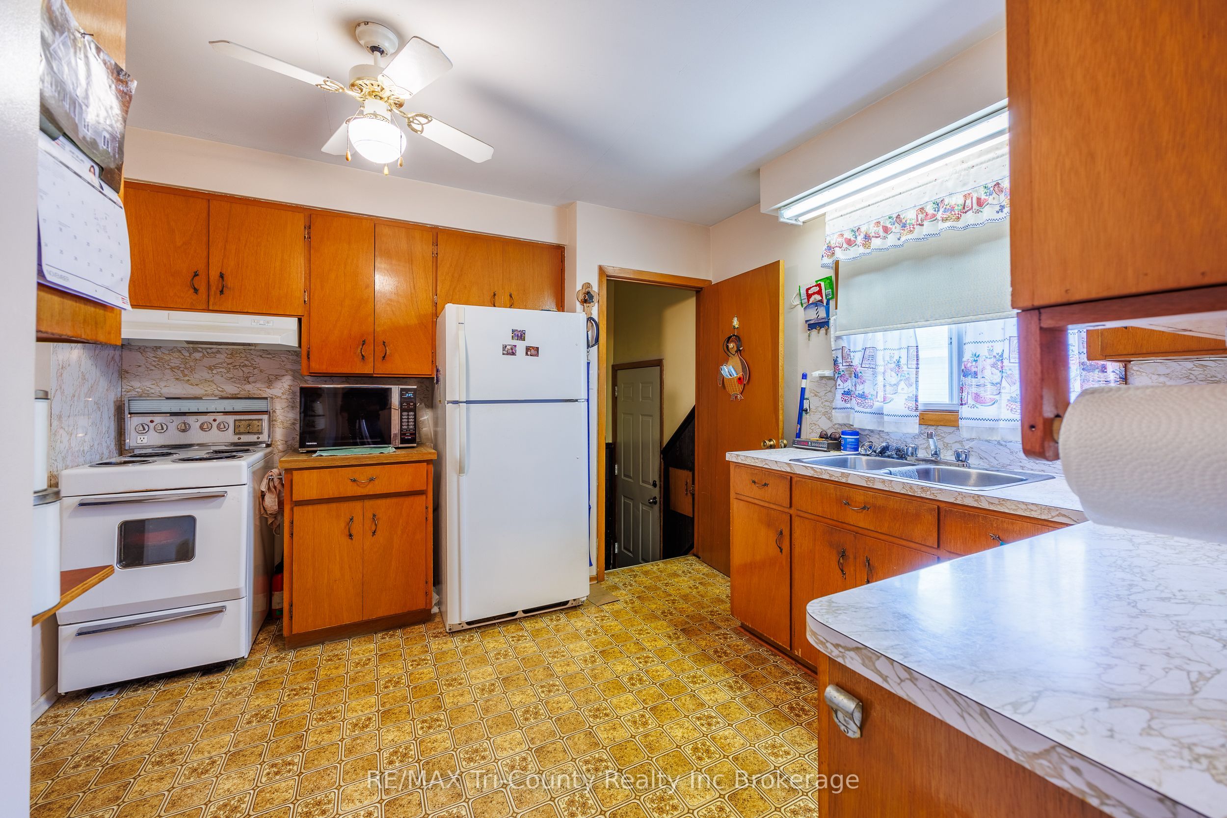 1393 Thorman Drive, Cambridge, ON N3H 1A1 photo 5