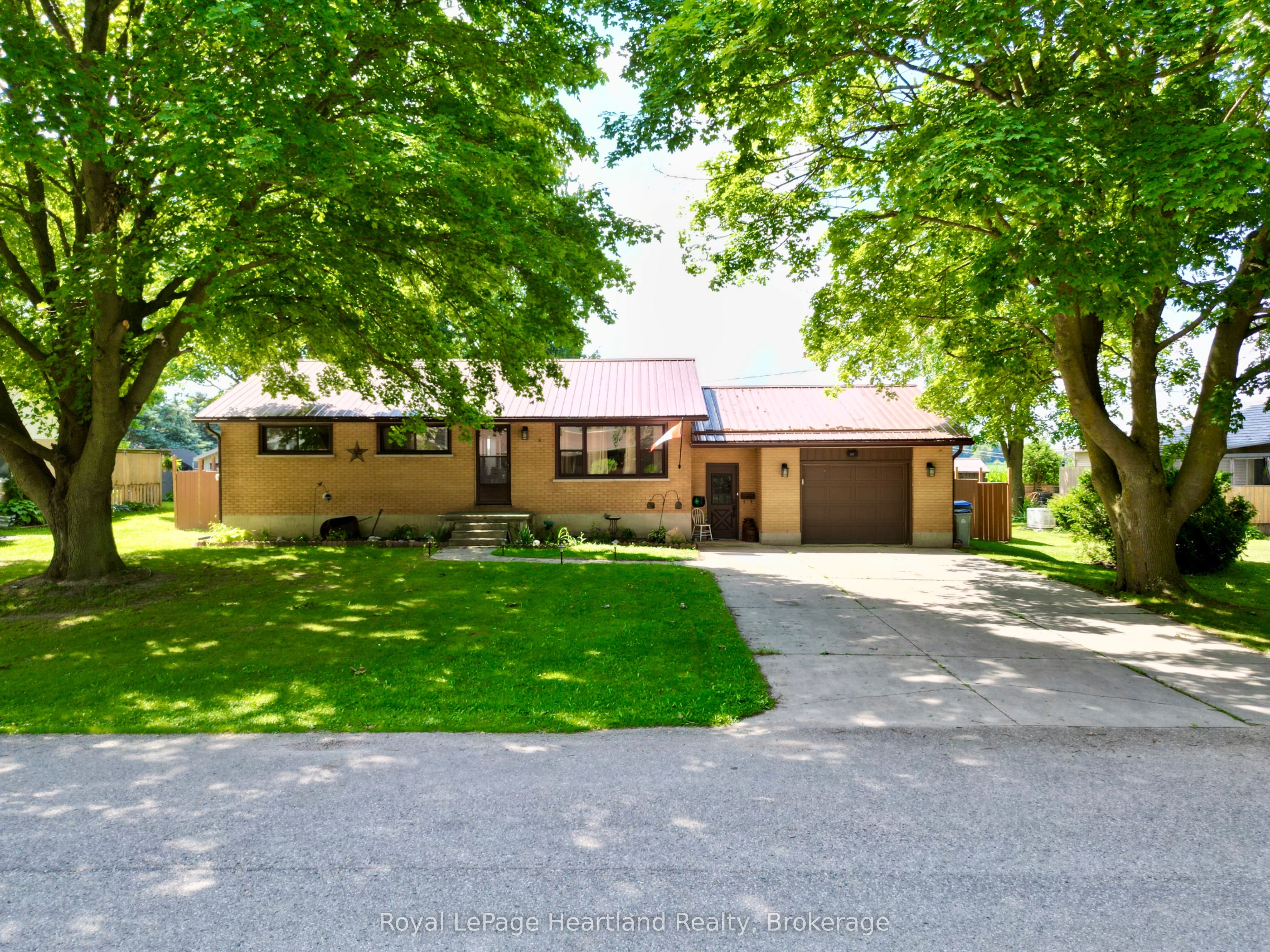 23 York Crescent, Bluewater, ON N0M 1X0