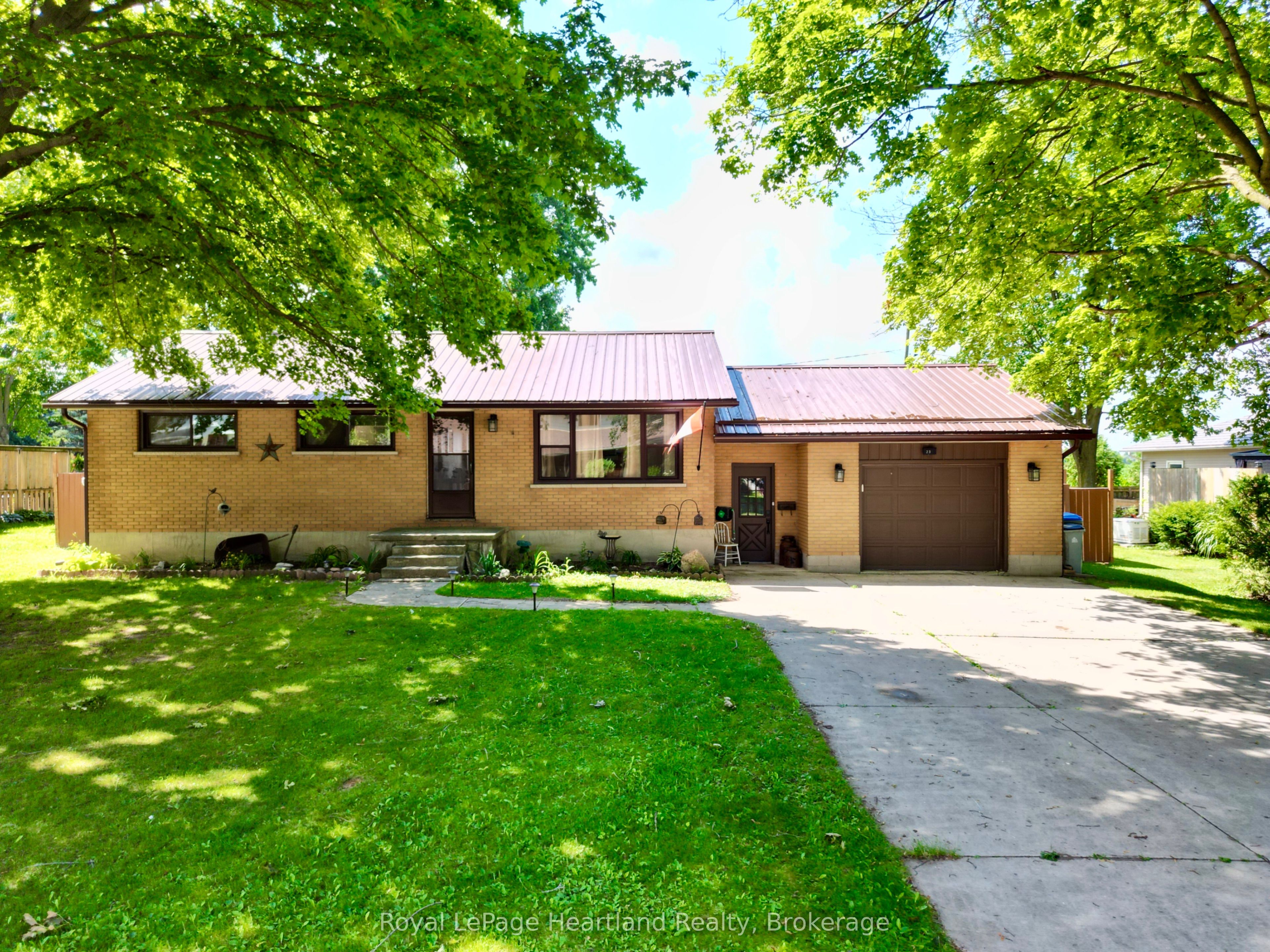 23 York Crescent, Bluewater, ON N0M 1X0 photo 2